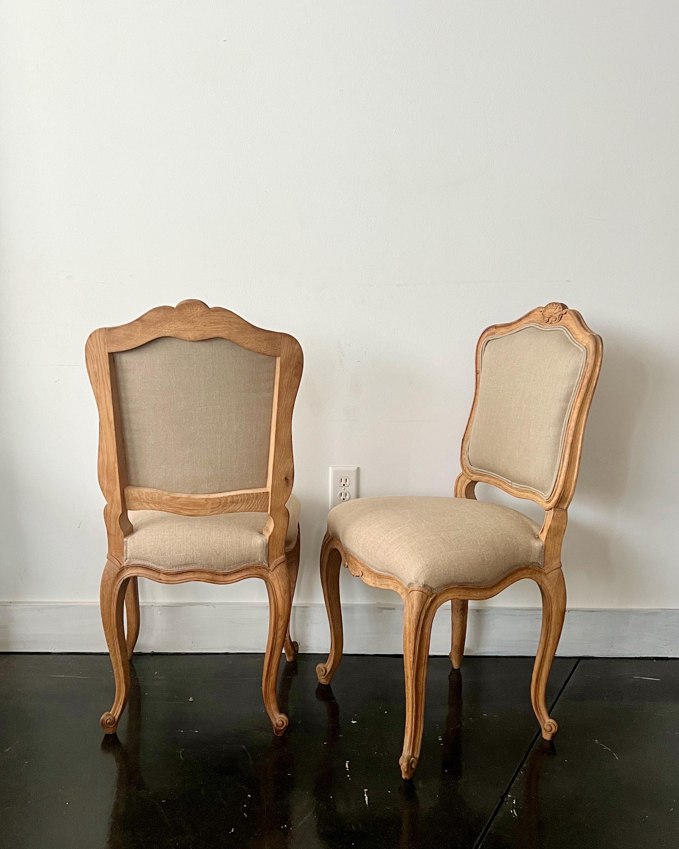 Sculpté à la main Paire de chaises françaises du XIXe siècle de style LXV en vente
