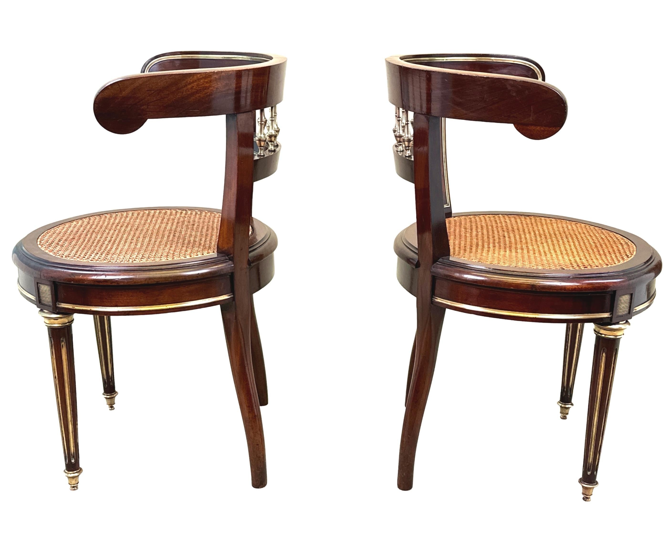 Paire de chaises de salon françaises en acajou du 19ème siècle en vente 4