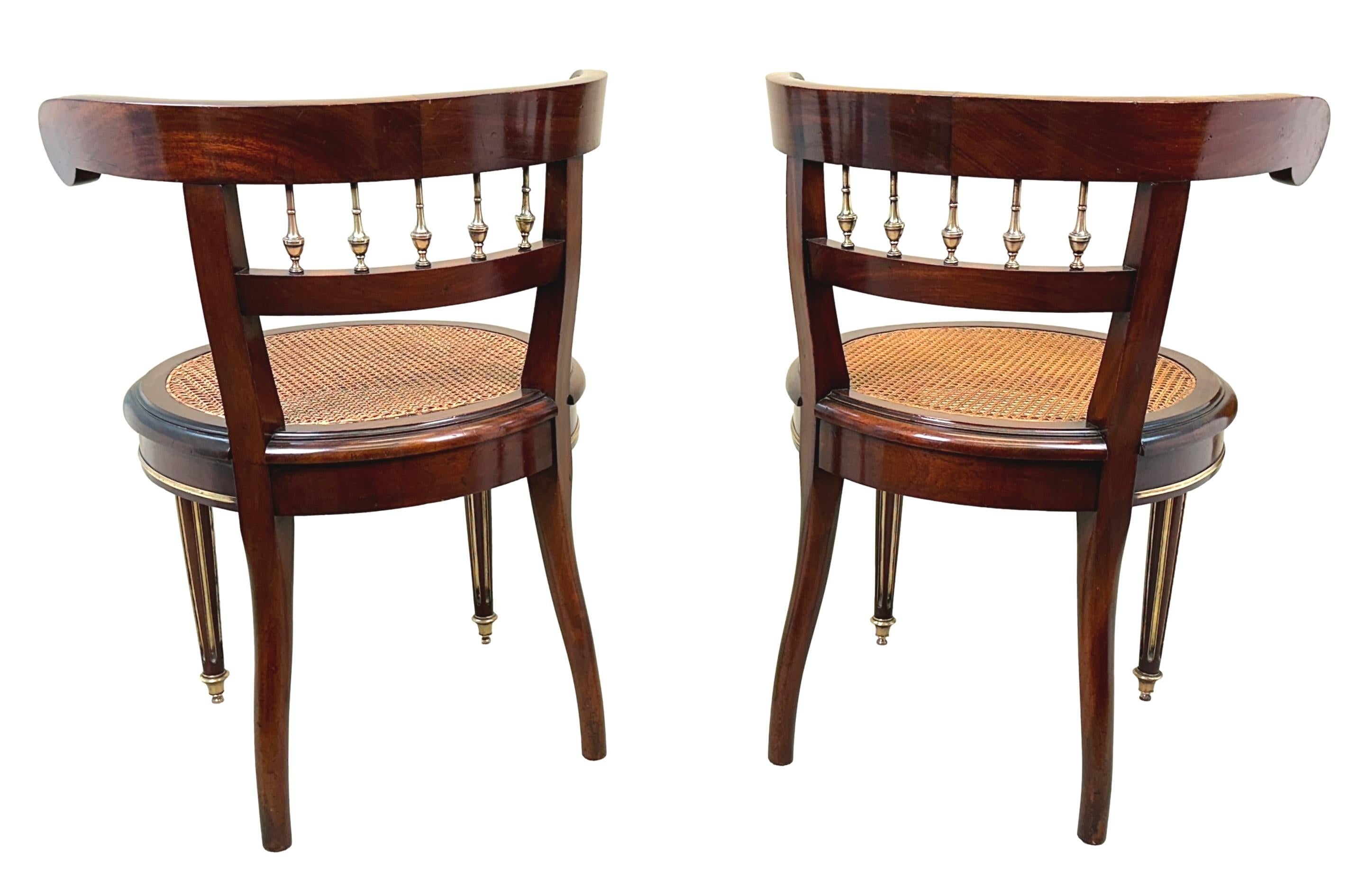 Paire de chaises de salon françaises en acajou du 19ème siècle en vente 5