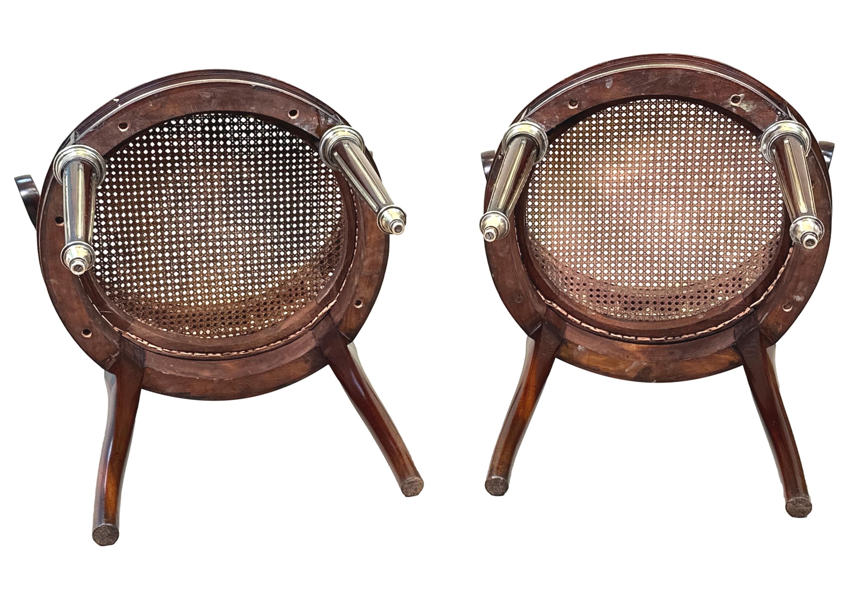 Paire de chaises de salon françaises en acajou du 19ème siècle en vente 6