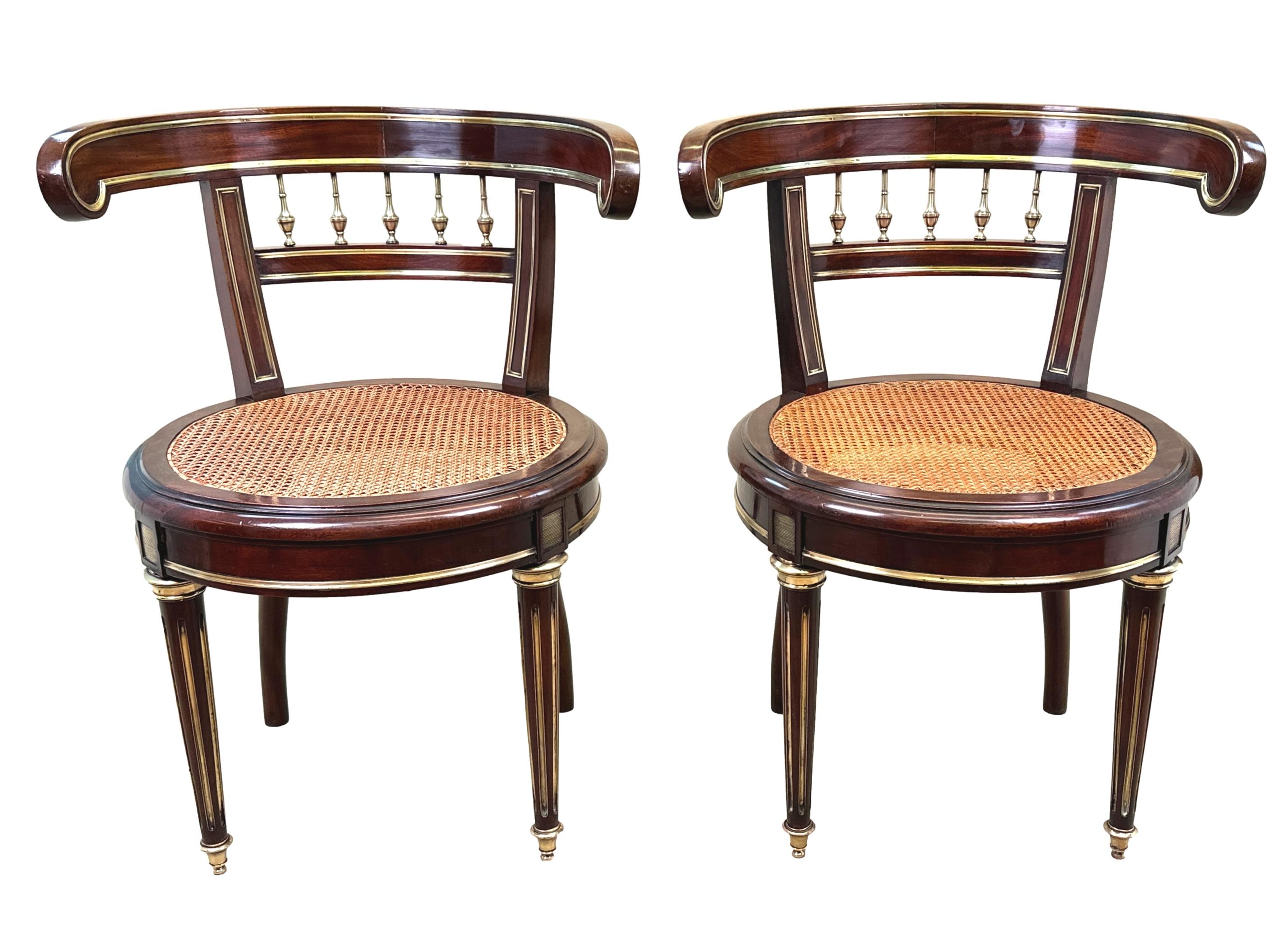 Paire de chaises de salon françaises en acajou du 19ème siècle en vente 1