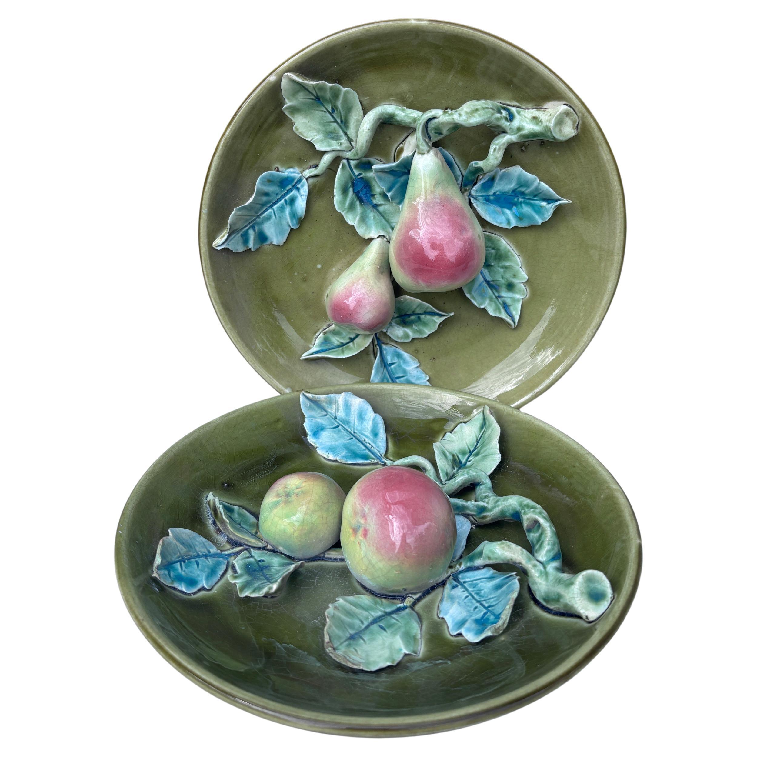 Pair Of 19th Century French Majolica Apples & Pears Platters Fives Lille.
8.3 inches diameter.