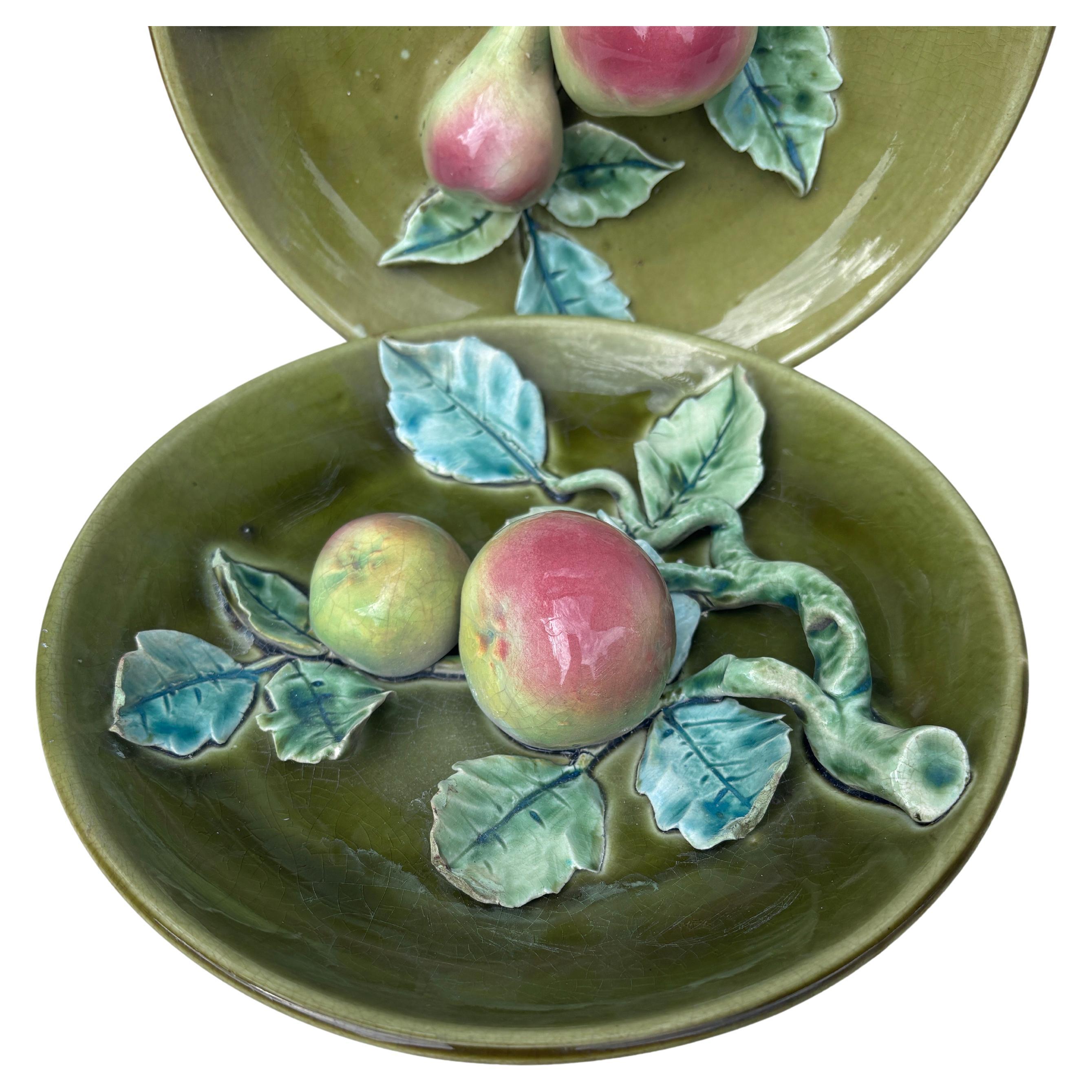 Pair Of 19th Century French Majolica Apples & Pears Platters Fives Lille In Good Condition For Sale In Austin, TX