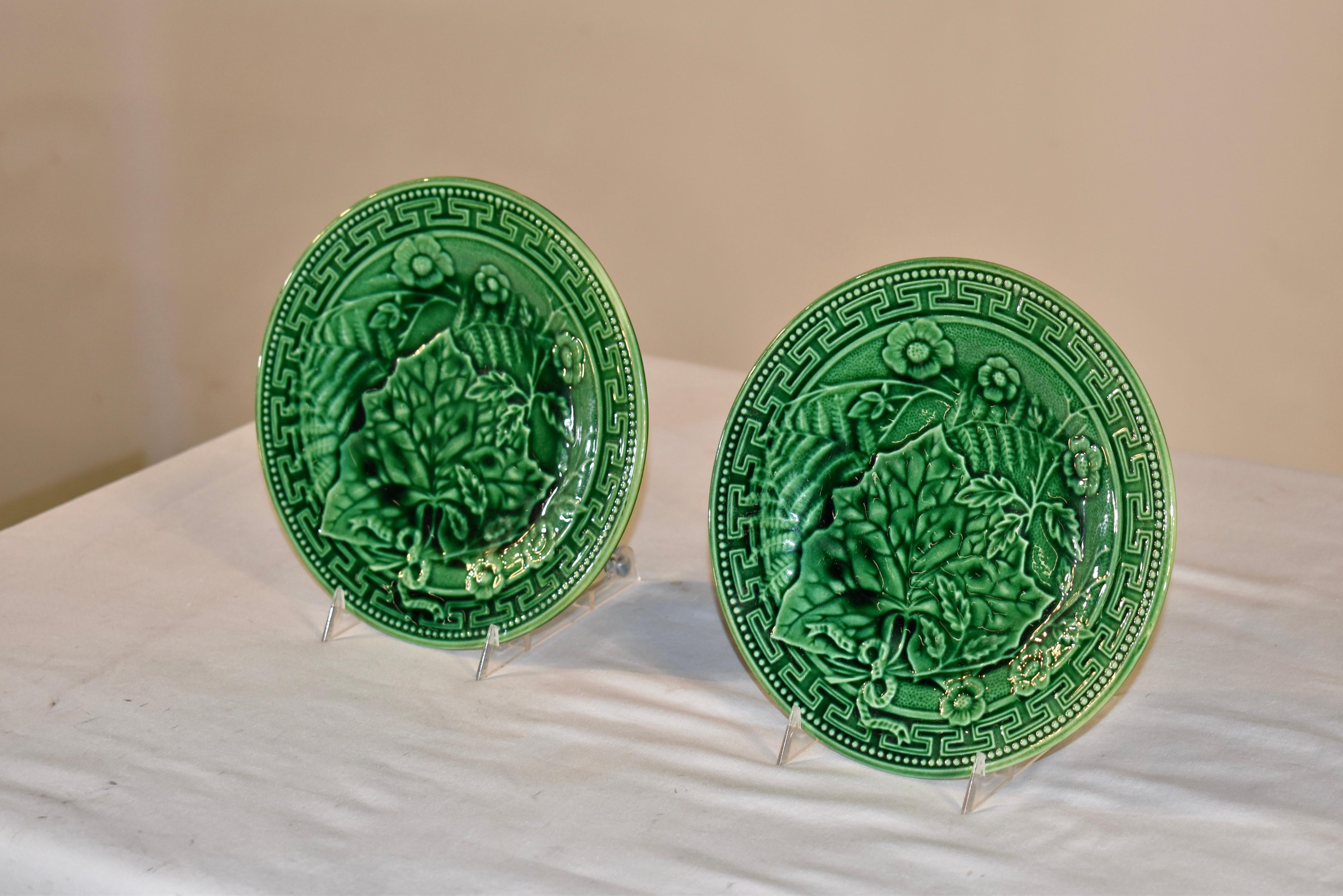 Glazed Pair of 19th Century French Majolica Green Leaf Plates For Sale