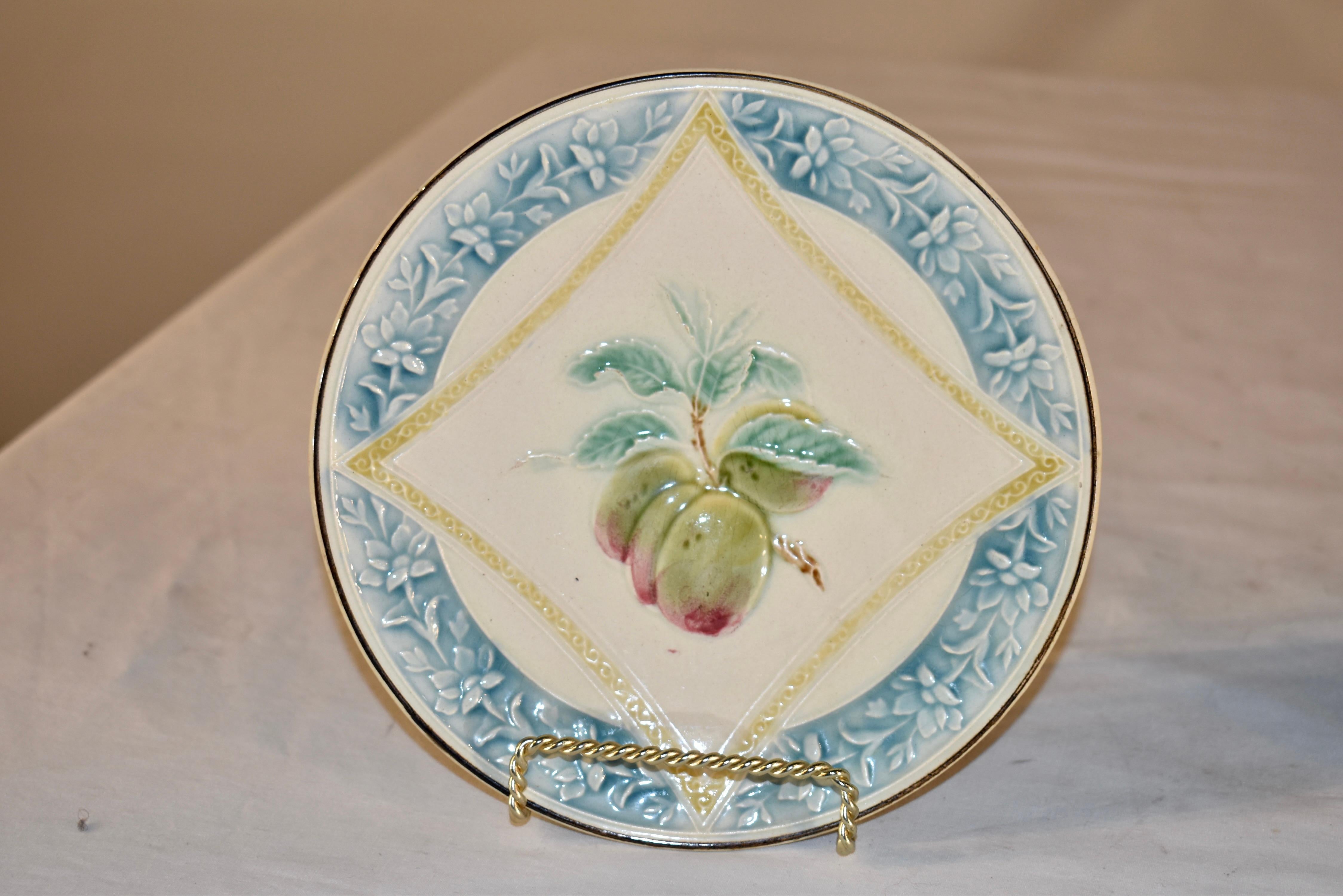 Paar französische Majolika-Teller des 19. im Zustand „Gut“ im Angebot in High Point, NC