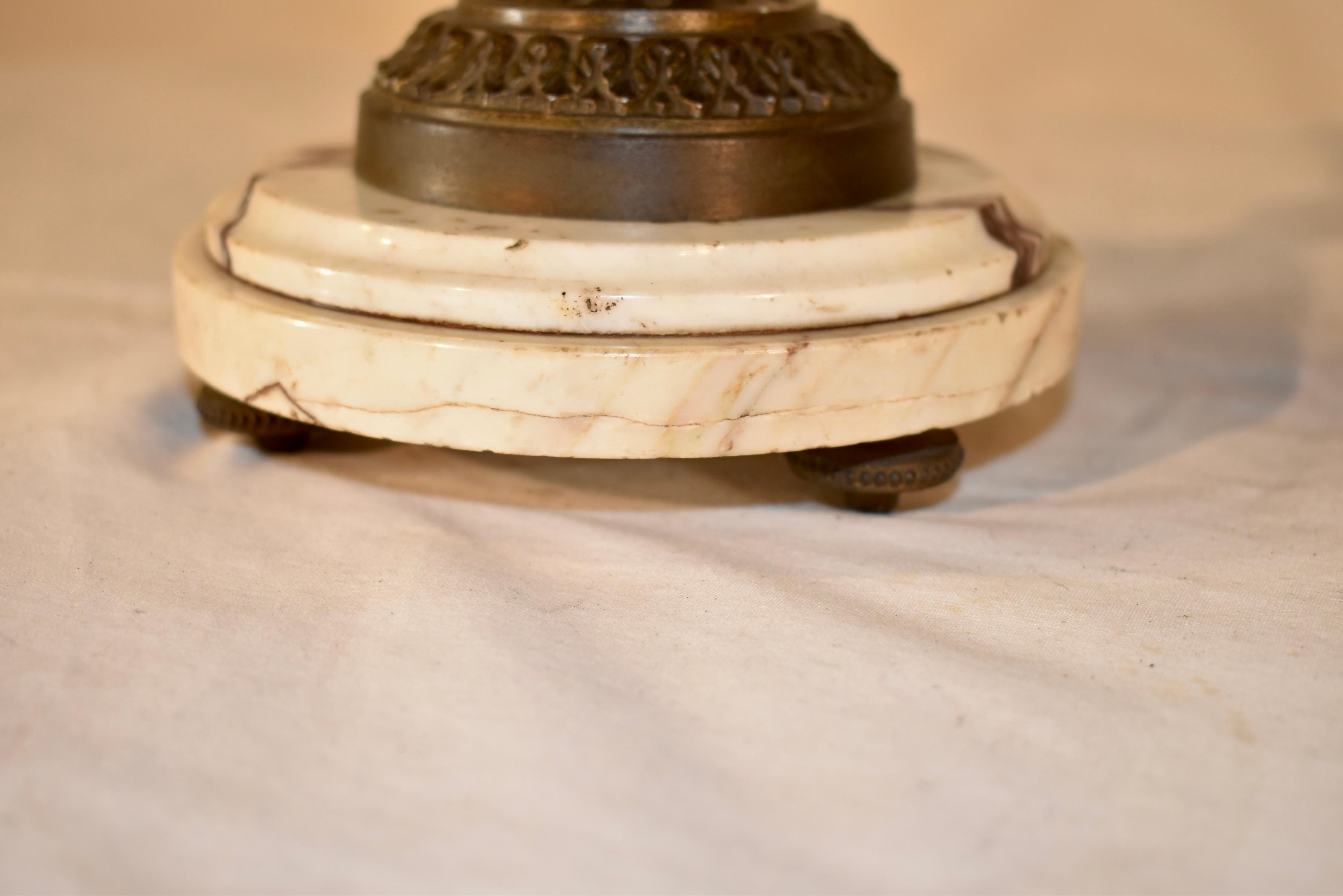 Pair of 19th Century French Mantle Urns en venta 7