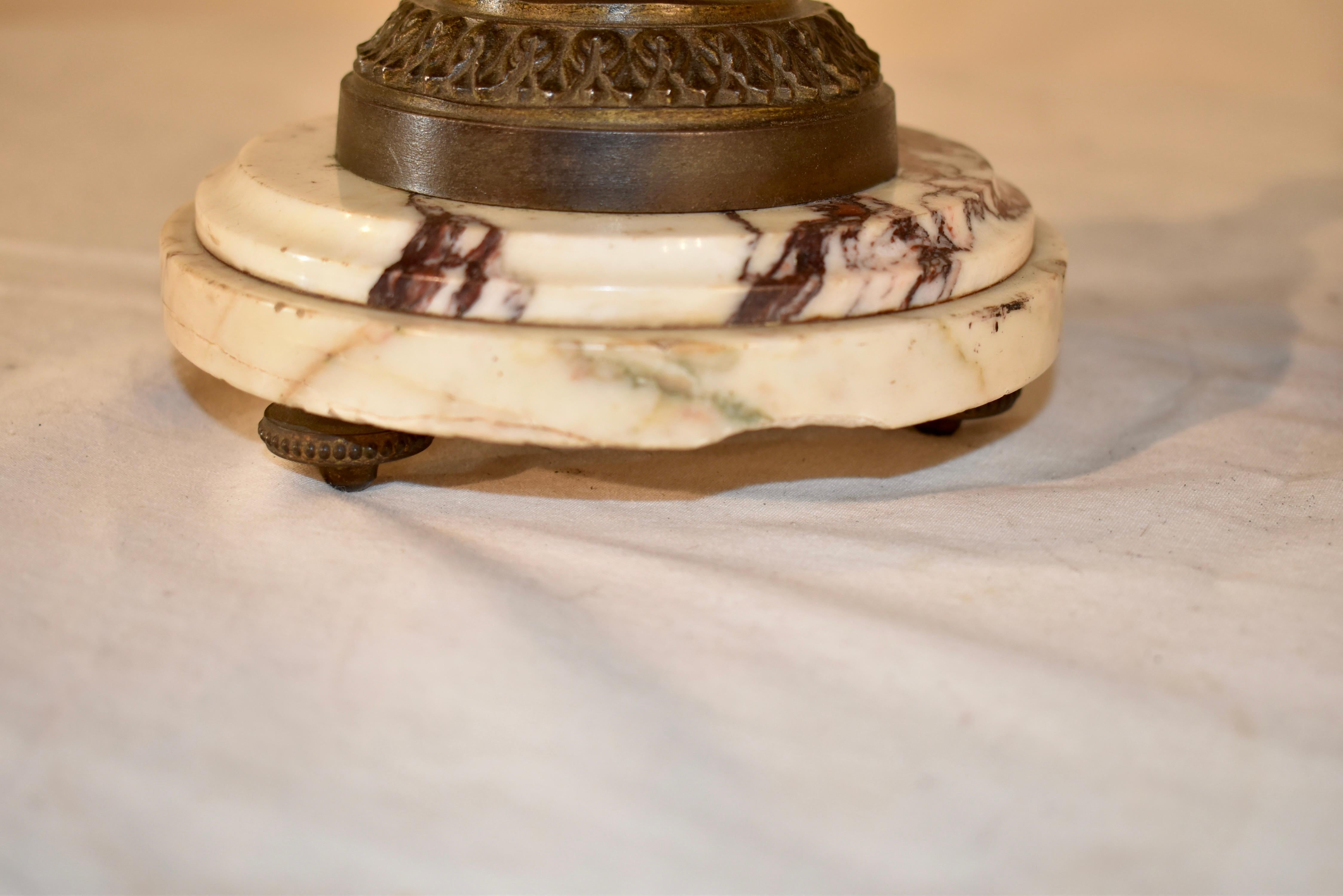 Pair of 19th Century French Mantle Urns en venta 8
