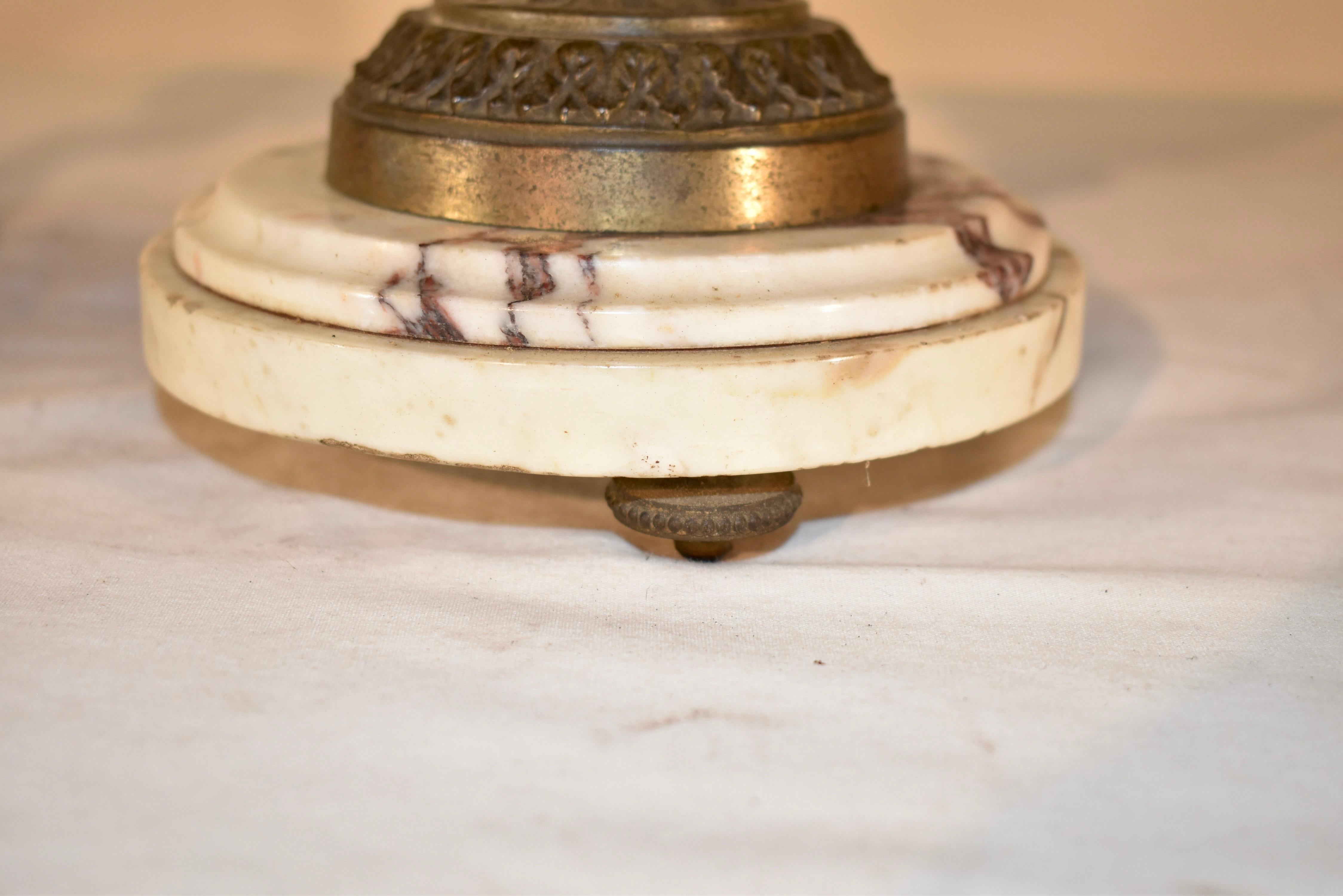 Pair of 19th Century French Mantle Urns en venta 9