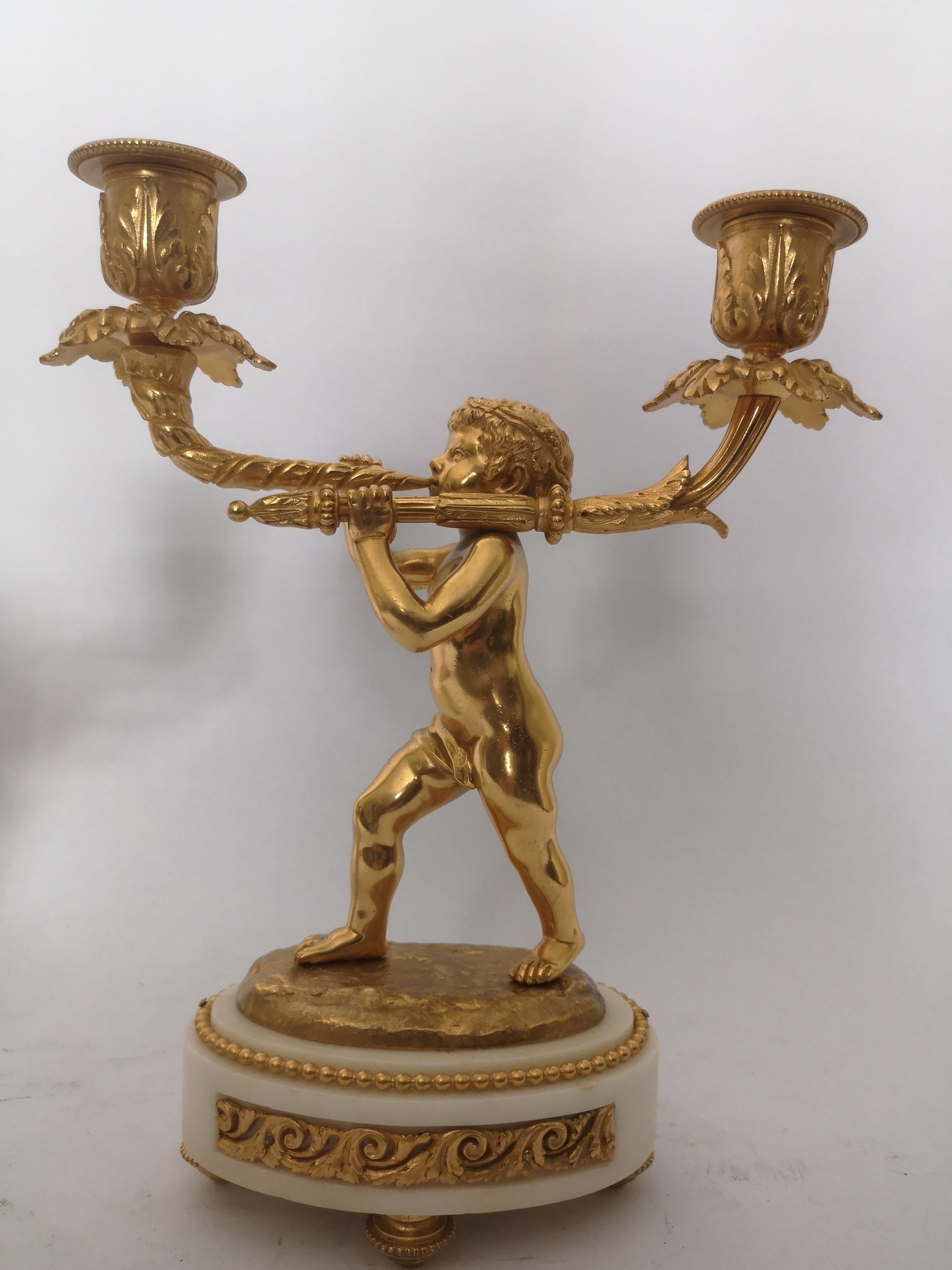 Pair of 19th Century French Marble Bronze and Gilt Bronze Candlesticks (Französisch) im Angebot