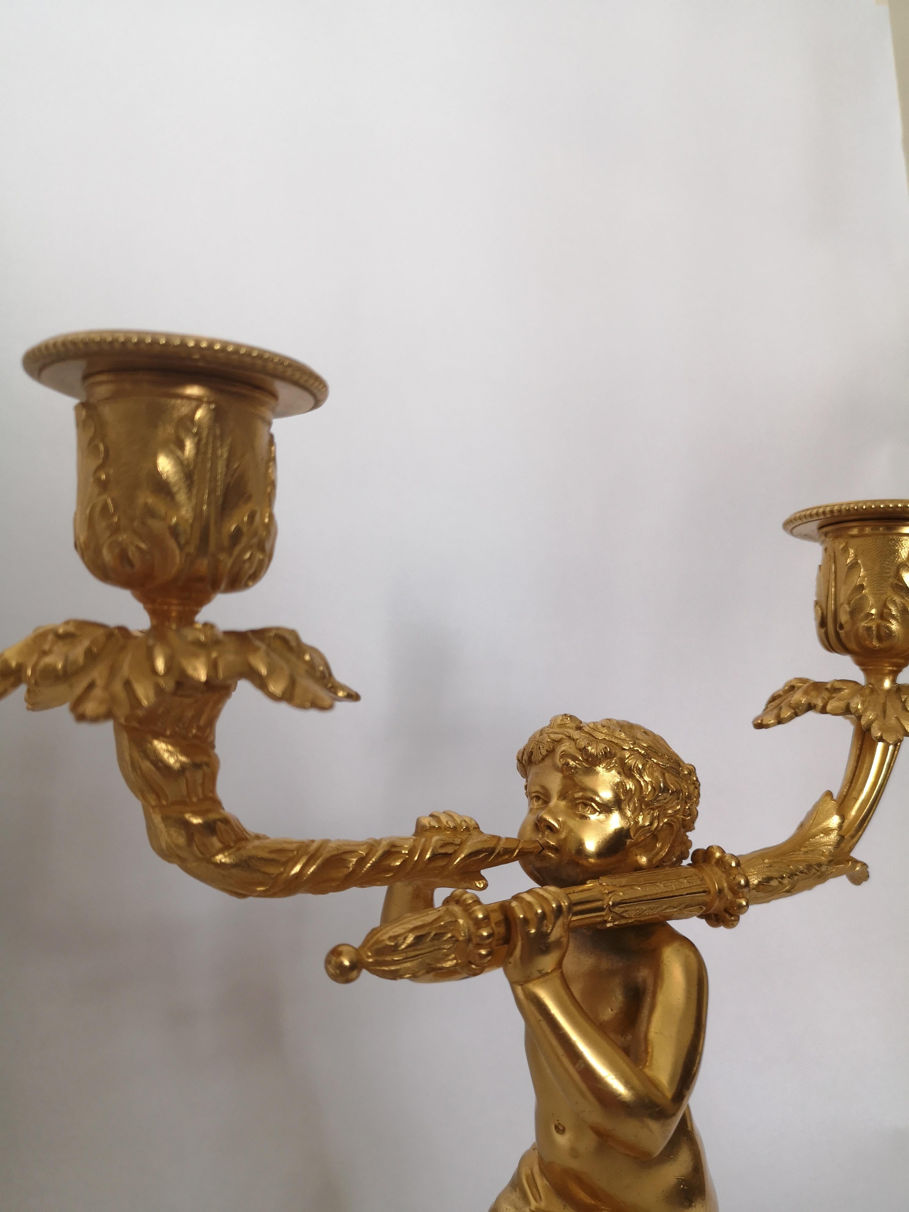 Pair of 19th Century French Marble Bronze and Gilt Bronze Candlesticks im Angebot 1