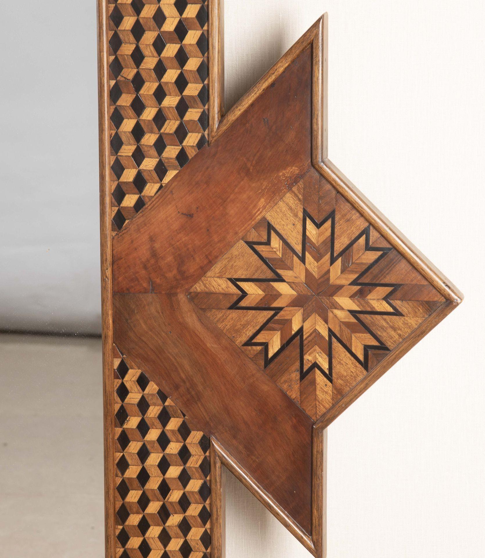 Francese Coppia di specchi in legno intarsiato francesi del XIX secolo in vendita