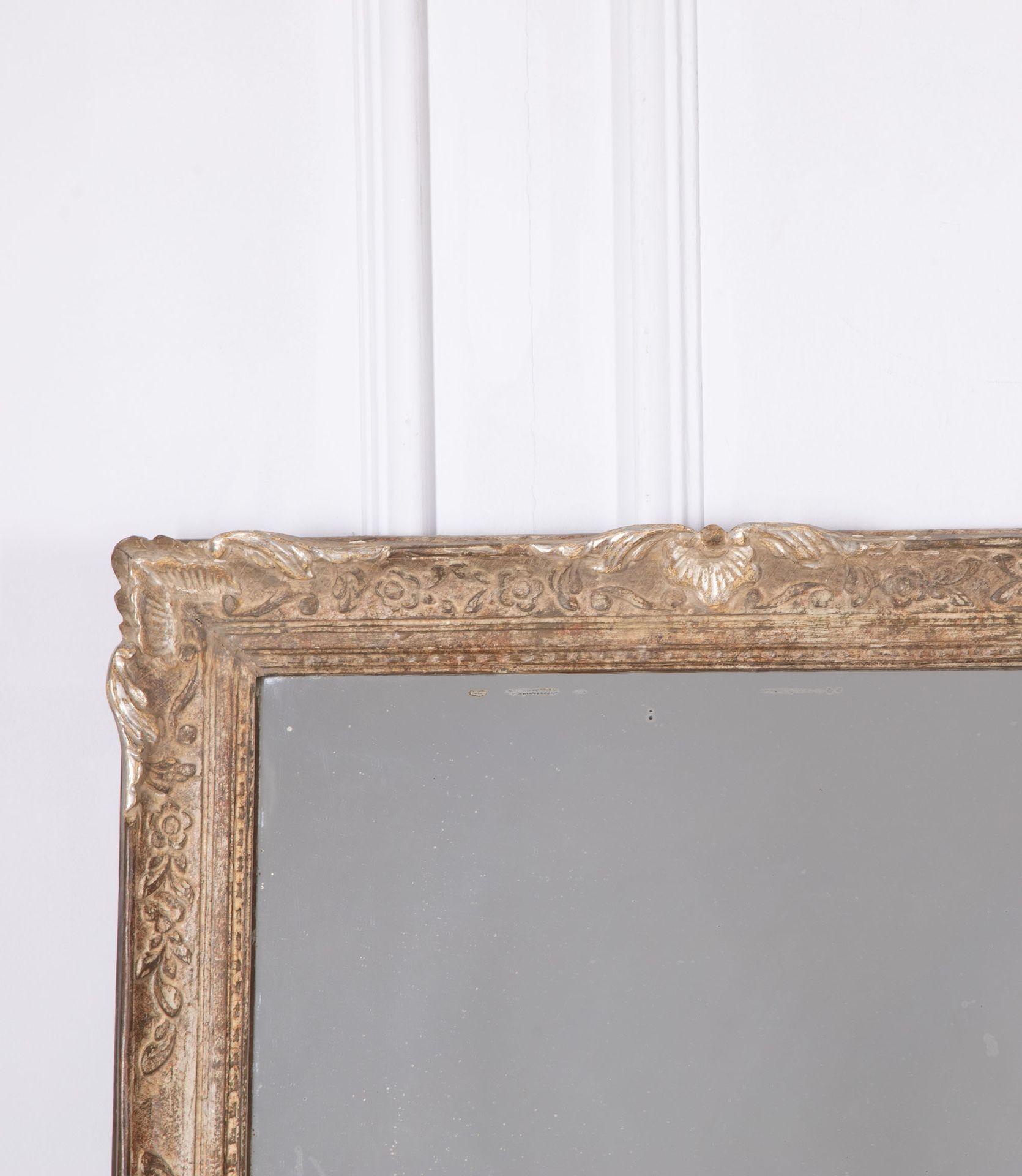Coppia di specchiere francesi del XIX secolo dipinte a gesso con vecchie lastre di specchi volpati.

Circa 1890.