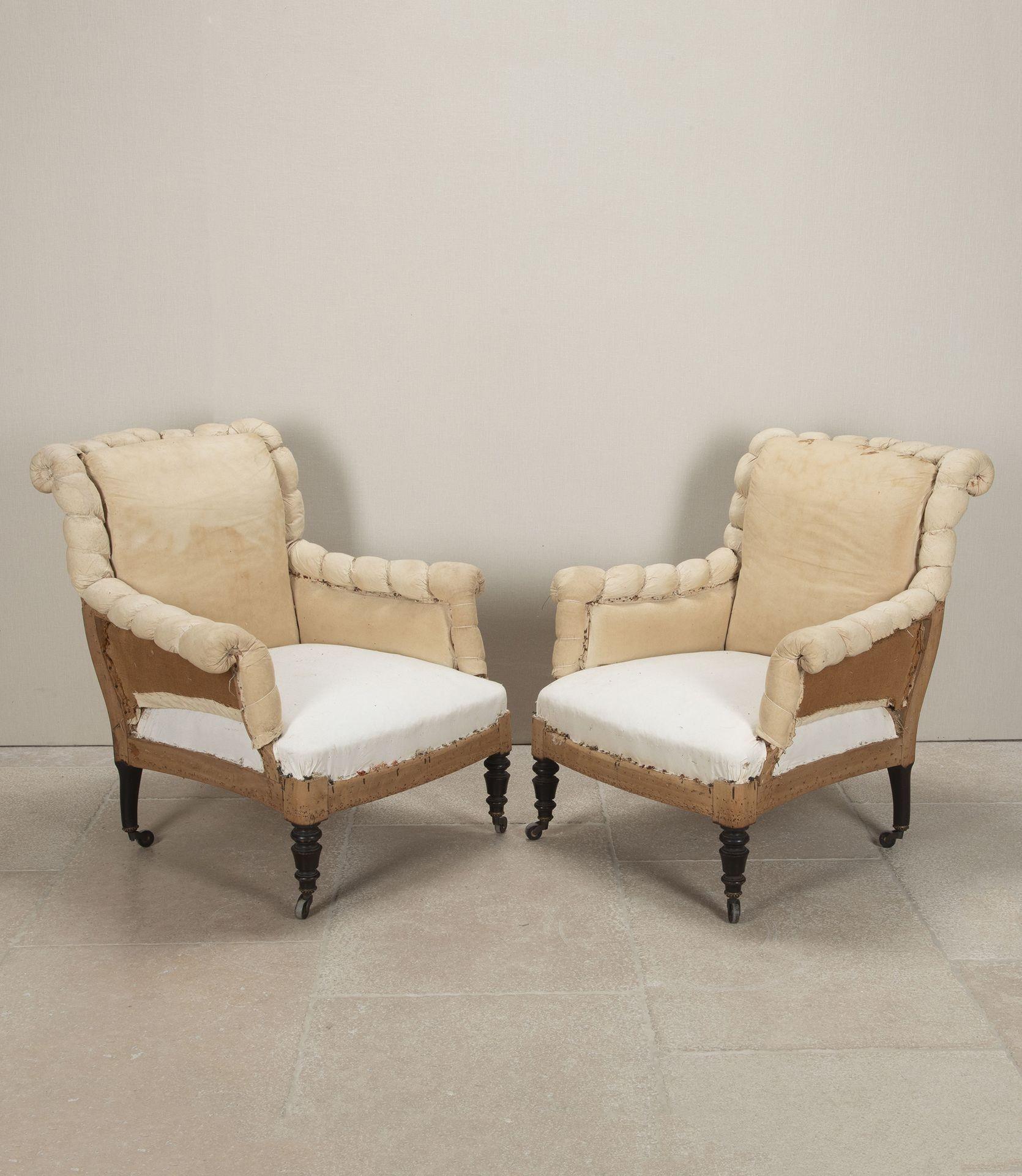 Pareja de grandes sillones franceses Napoleón III del siglo XIX con respaldo de volutas. Preciosos brazos con volutas y pies torneados ebonizados que terminan en ruedecillas. Listo para recuperarte.