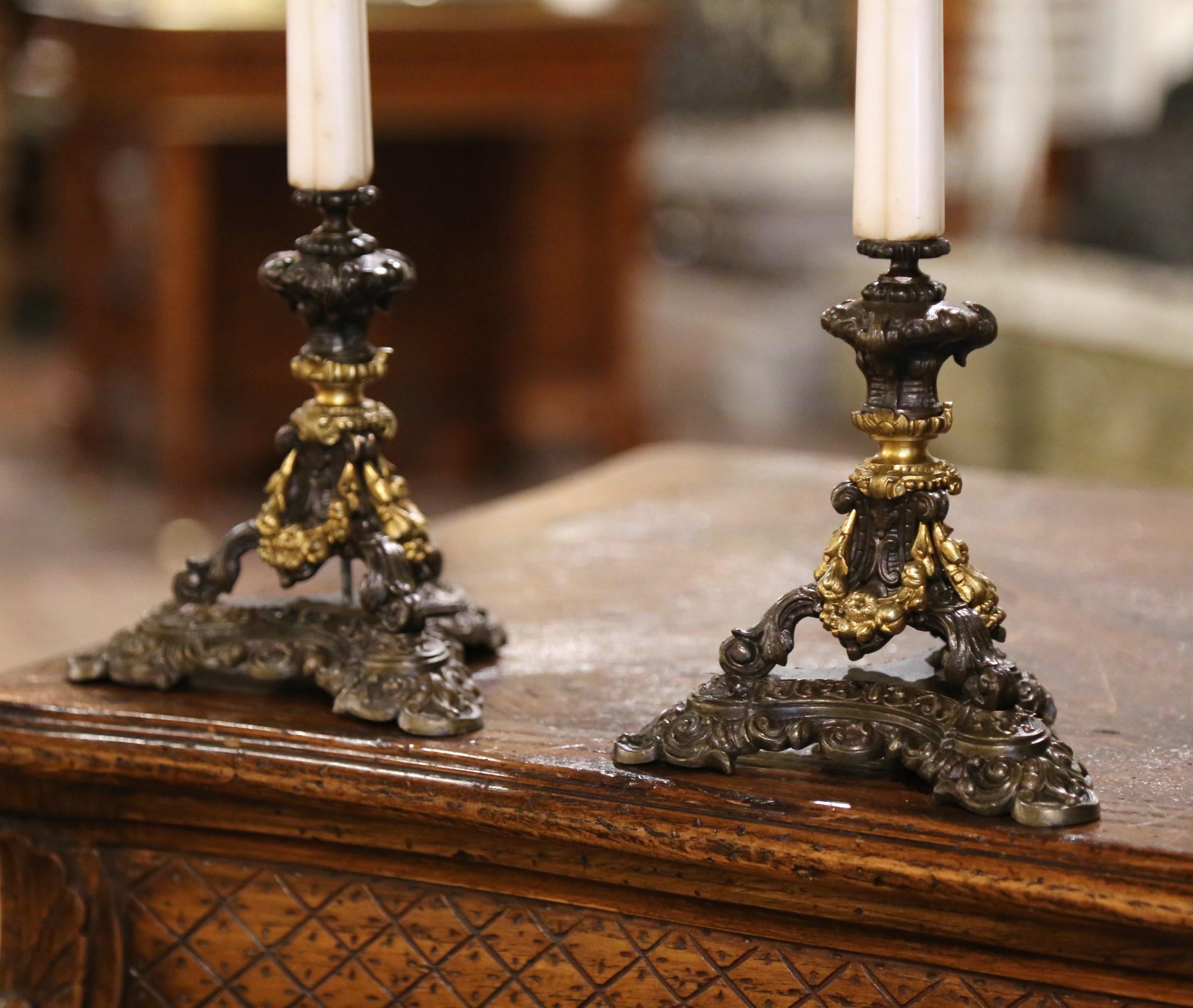 Pair of 19th Century French Napoleon III Bronze and Marble Candlesticks In Excellent Condition For Sale In Dallas, TX