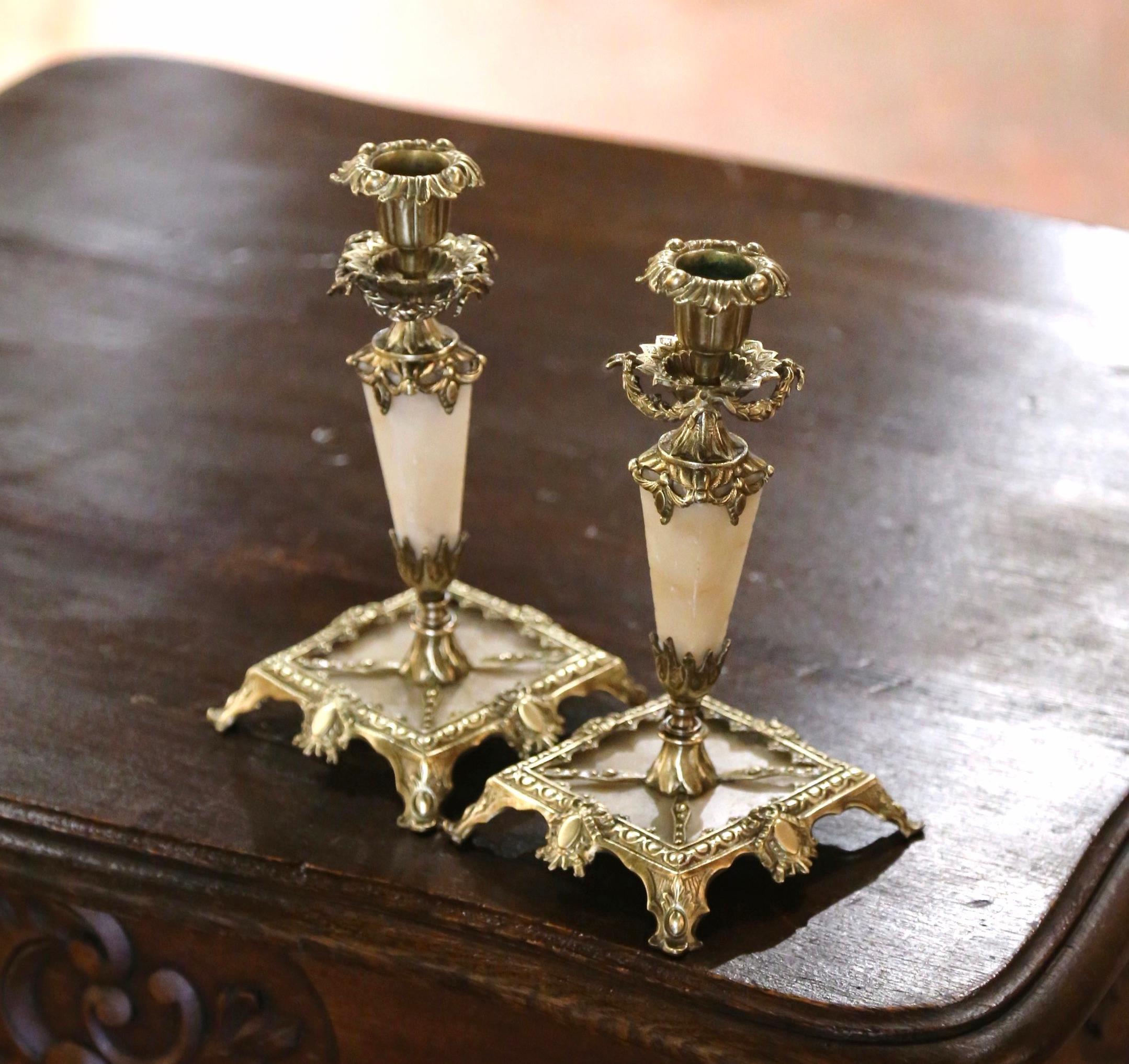 Dorato Coppia di candelabri francesi Napoleone III del XIX secolo in bronzo e marmo in vendita