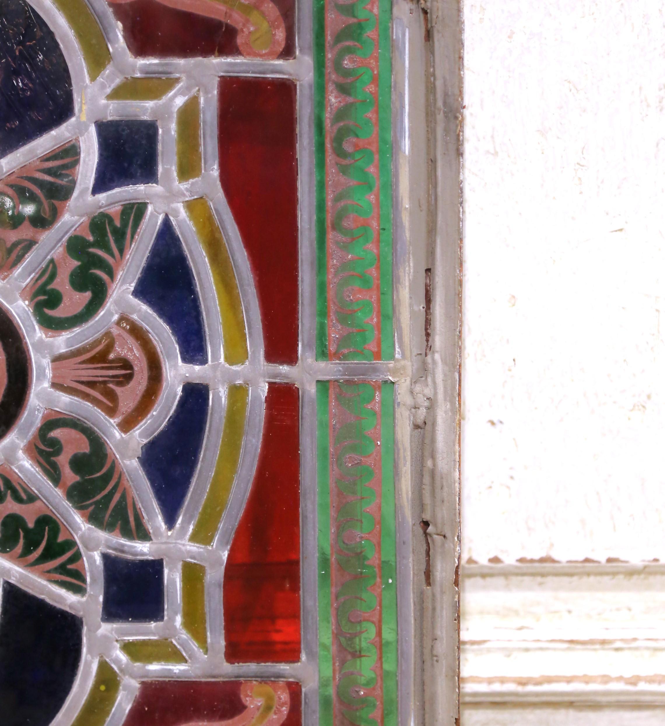 Coppia di vetrate dipinte e colorate francesi del XIX secolo di Napoleone III in vendita 1