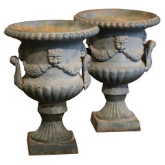 Paire de vases de jardin d'extérieur en fer vert-de-gris Napoléon III du 19ème siècle français