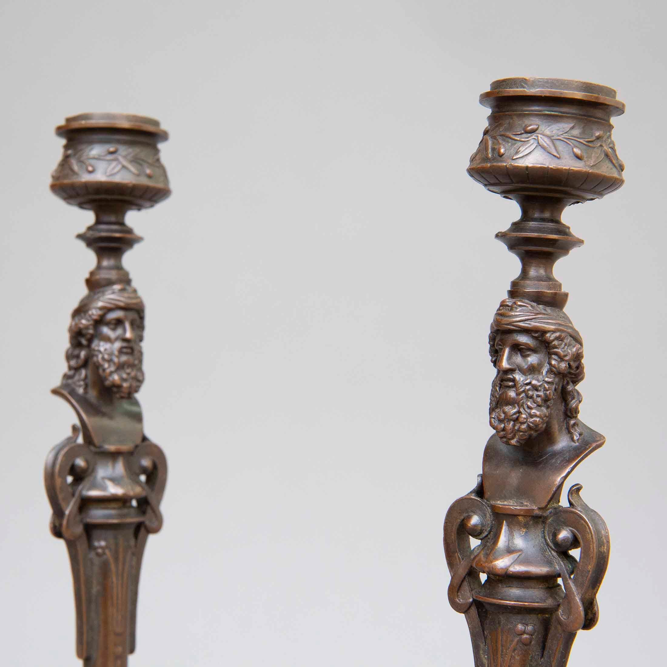 Français Paire de chandeliers en bronze néoclassique français du 19ème siècle par F.Barbedienne en vente
