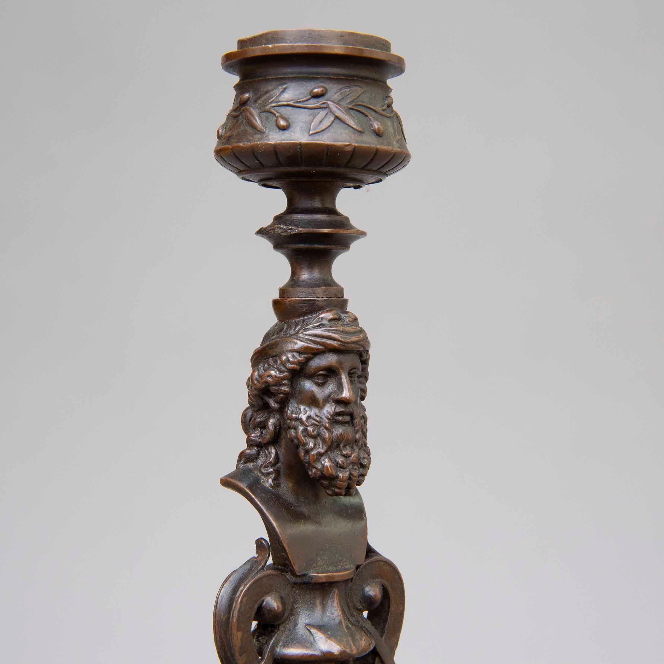 Bronze Paire de chandeliers en bronze néoclassique français du 19ème siècle par F.Barbedienne en vente
