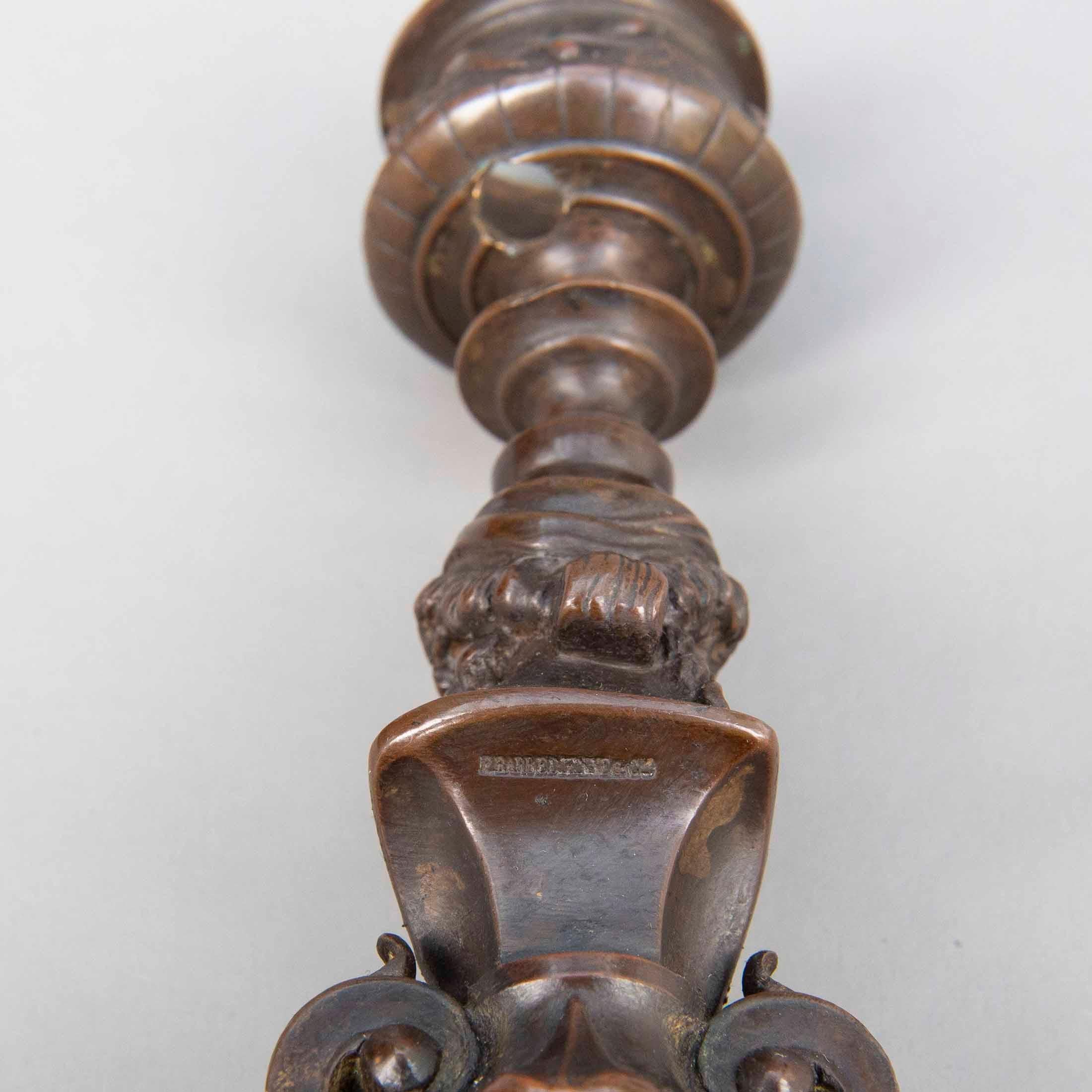 Paire de chandeliers en bronze néoclassique français du 19ème siècle par F.Barbedienne en vente 1