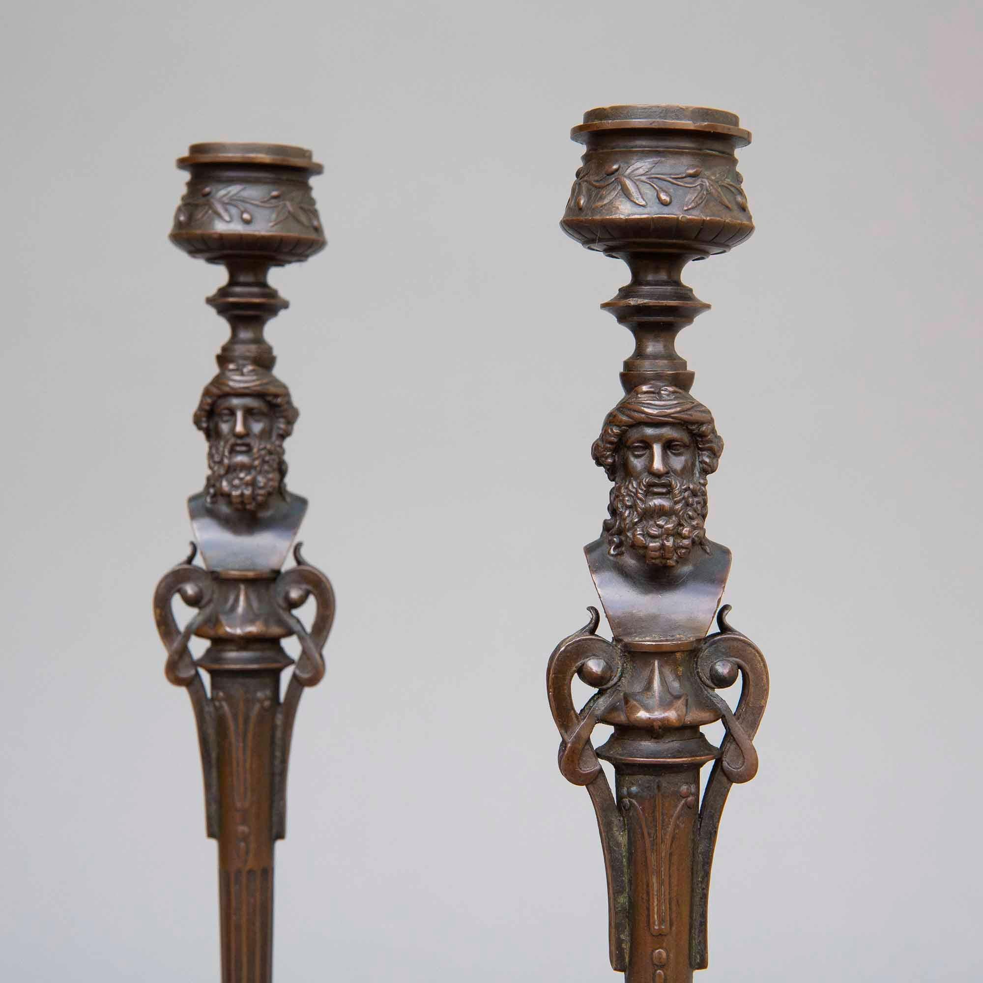 Paire de chandeliers en bronze néoclassique français du 19ème siècle par F.Barbedienne en vente 2