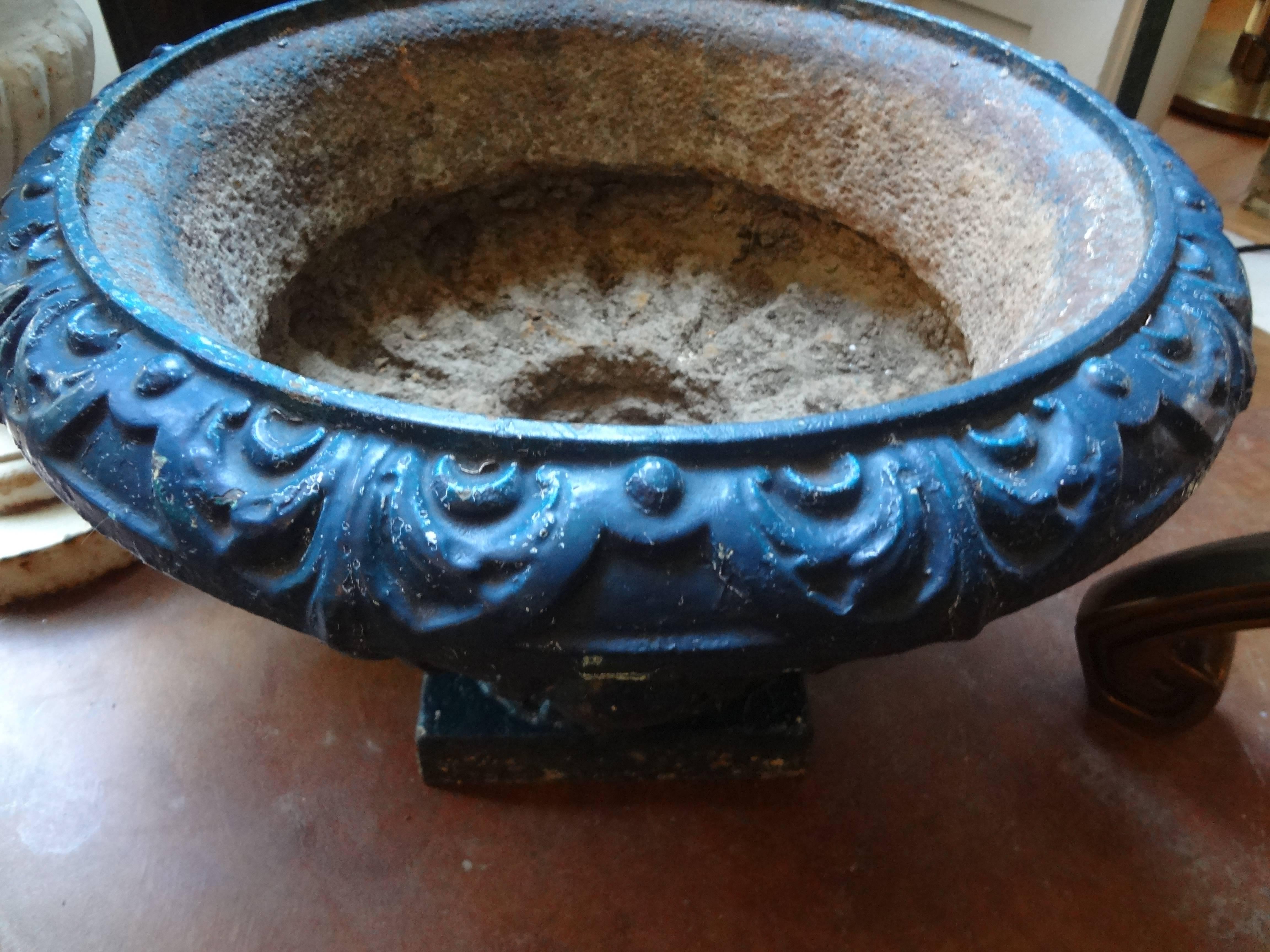 Late 19th Century Pair of 19th Century French Neoclassical Medici Style Cast Iron Garden Urns