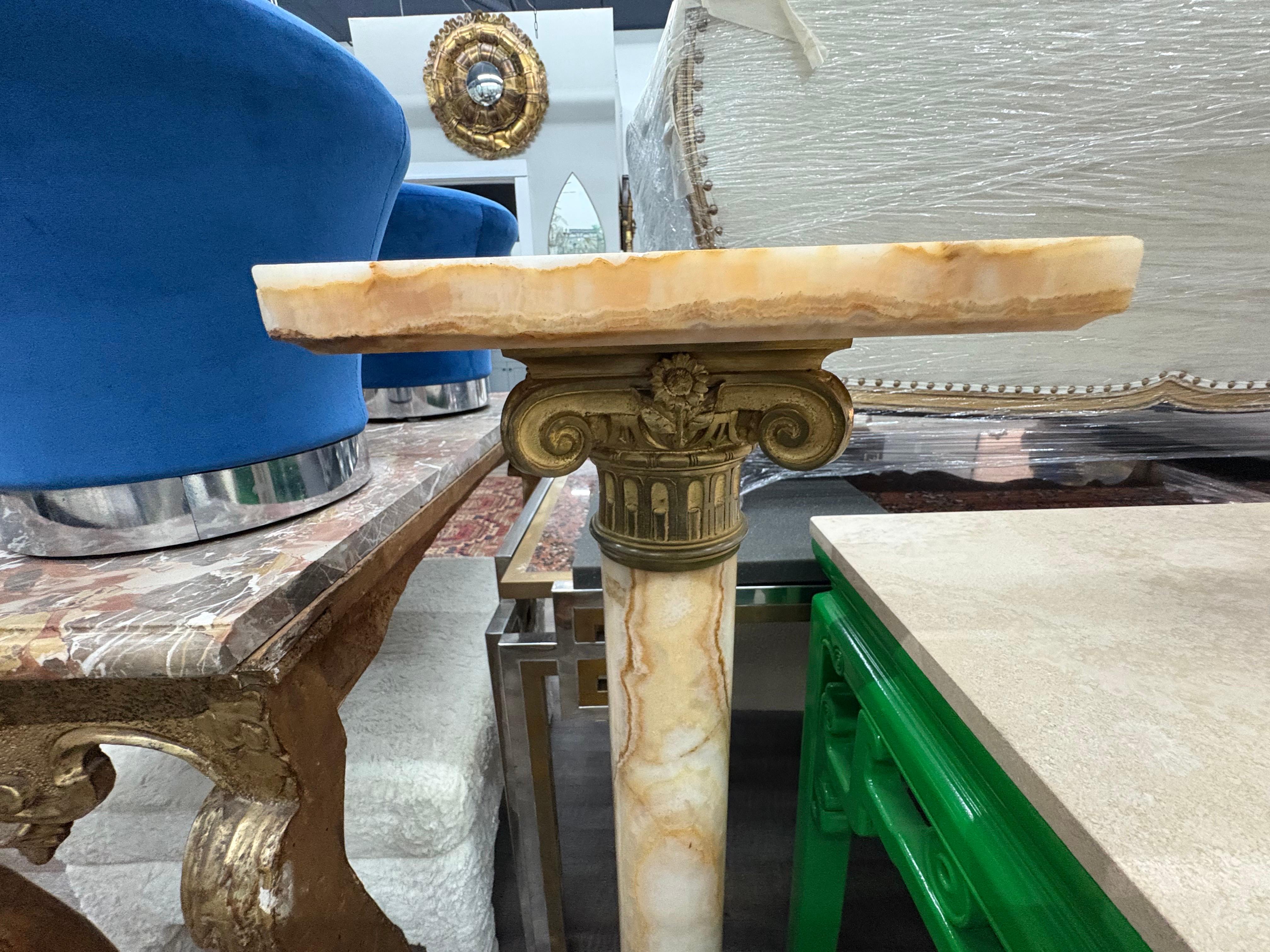 Bronzo Coppia di piedistalli in marmo e bronzo in stile neoclassico francese del XIX secolo in vendita