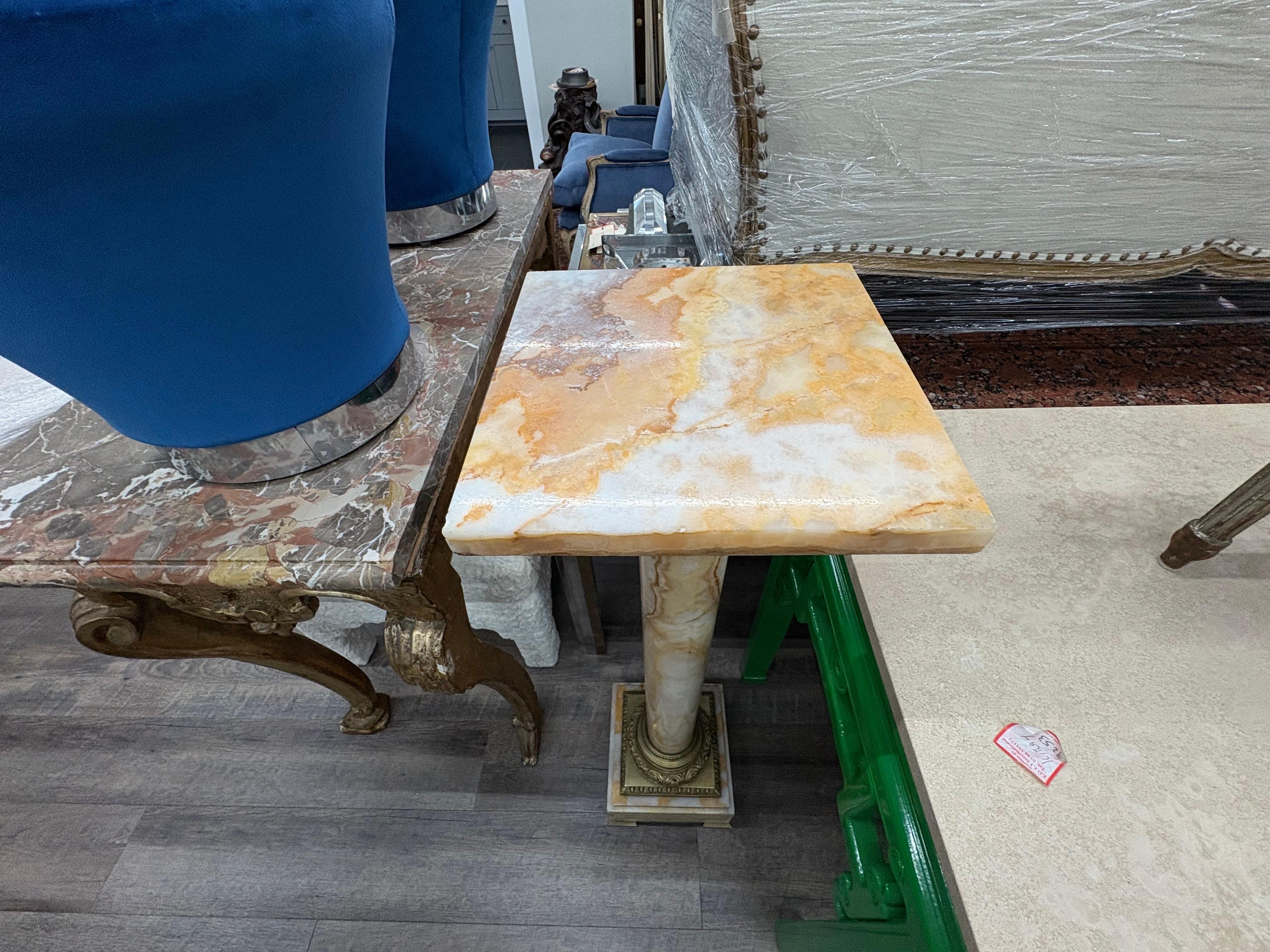 Coppia di piedistalli in marmo e bronzo in stile neoclassico francese del XIX secolo in vendita 1