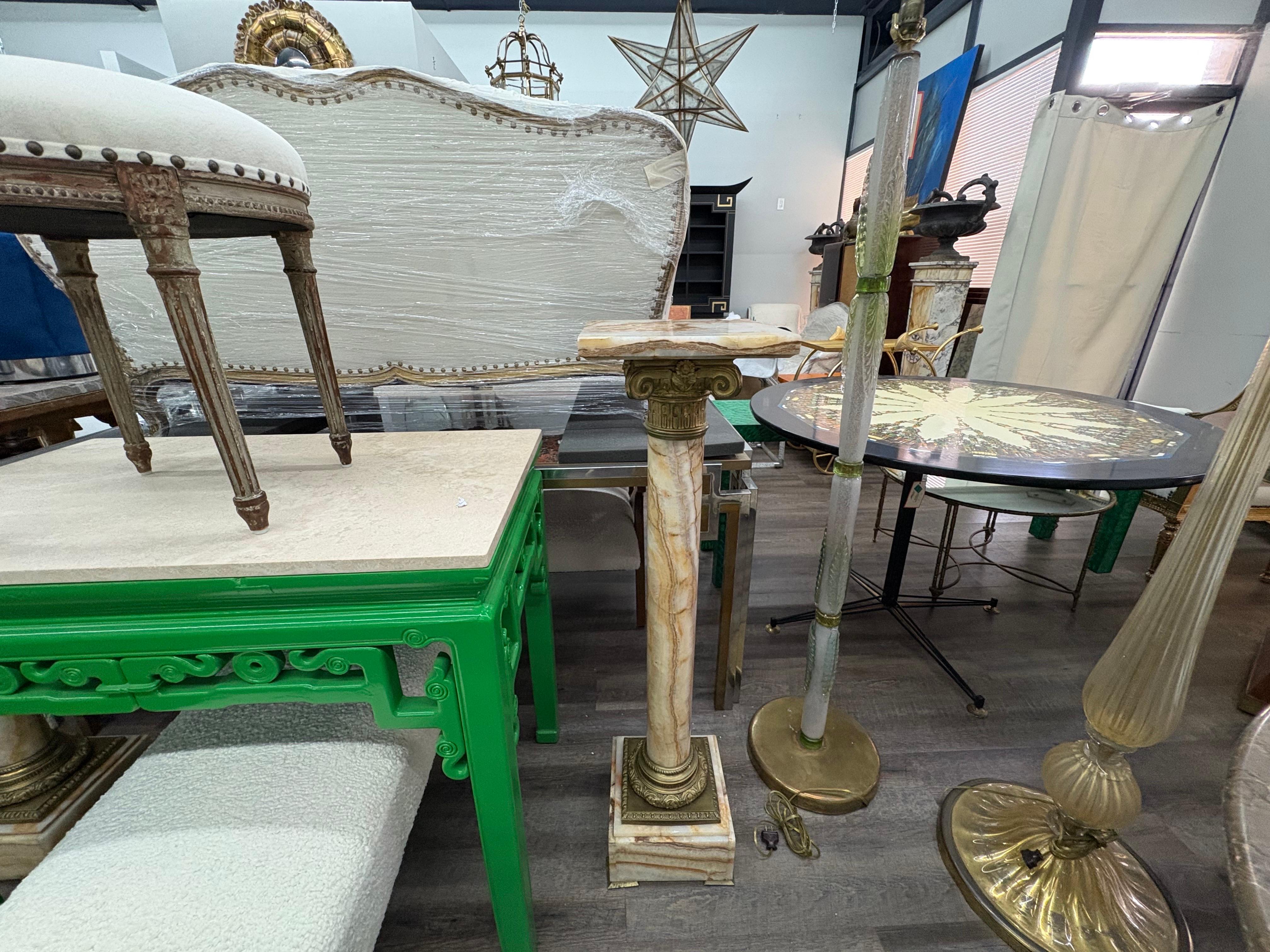 Coppia di piedistalli in marmo e bronzo in stile neoclassico francese del XIX secolo in vendita 2