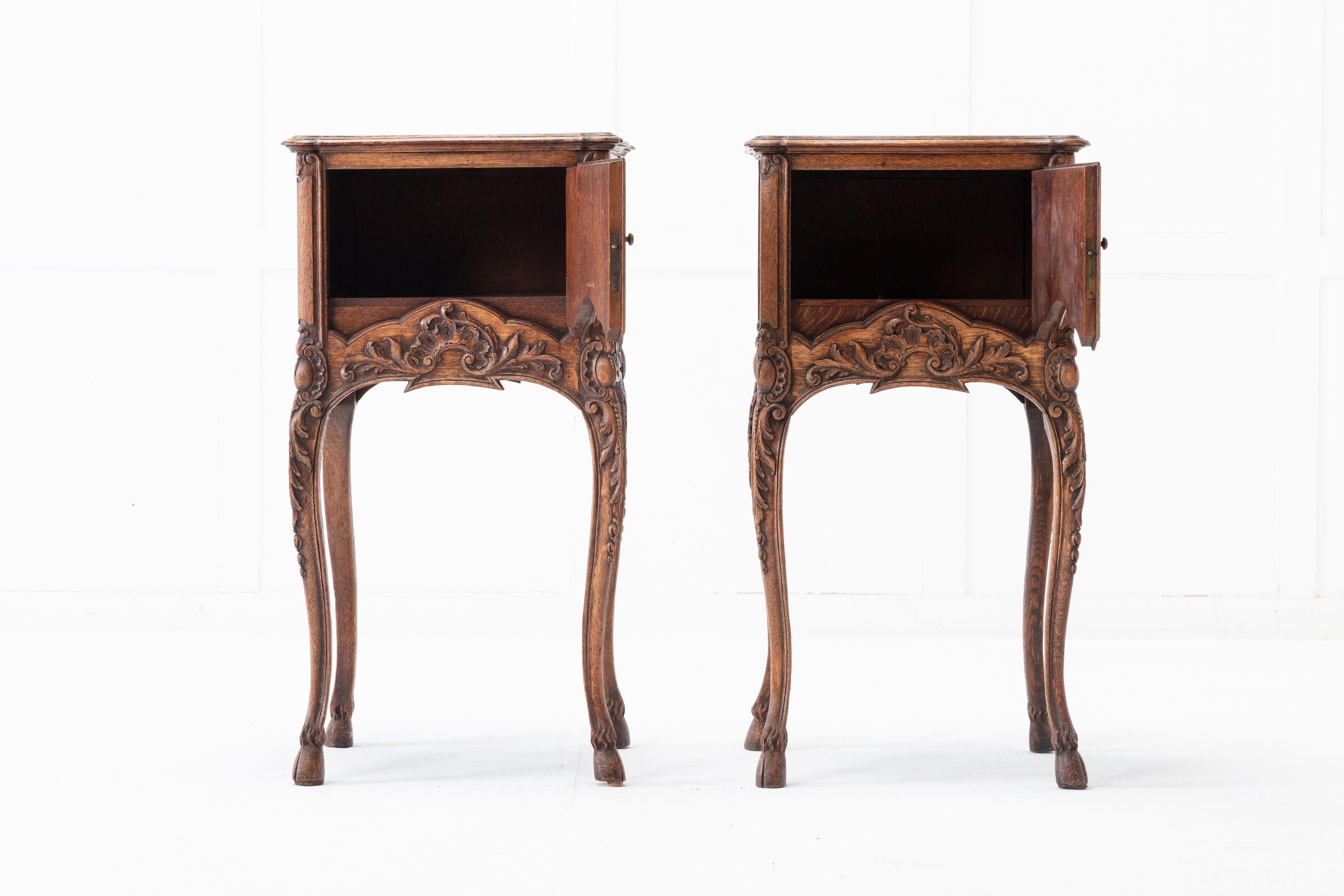 Pair of 19th Century French Oak Bedside Tables In Good Condition In Gloucestershire, GB