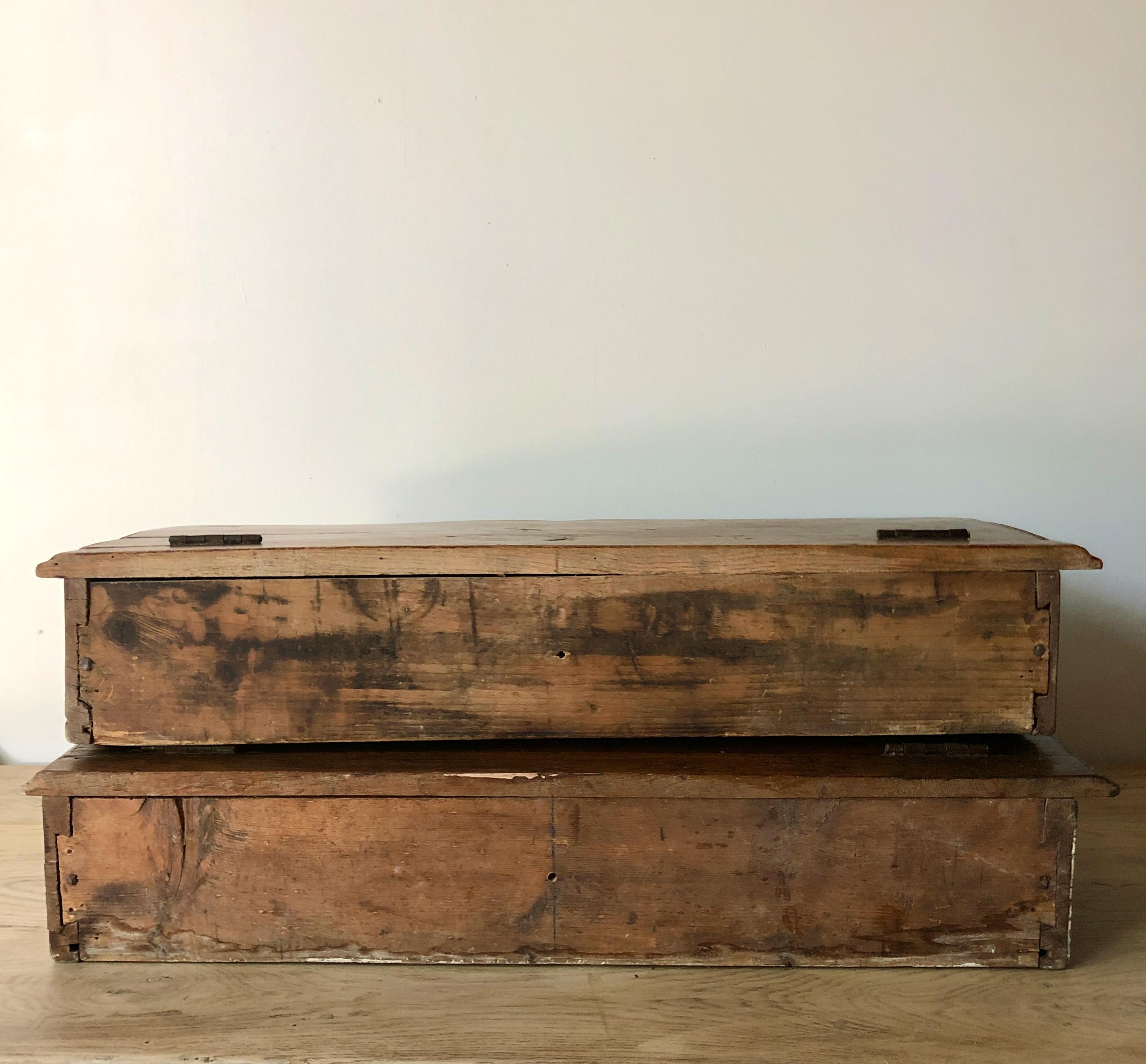 Pair of 19th Century French Oak Valet Boxes In Good Condition For Sale In Charleston, SC