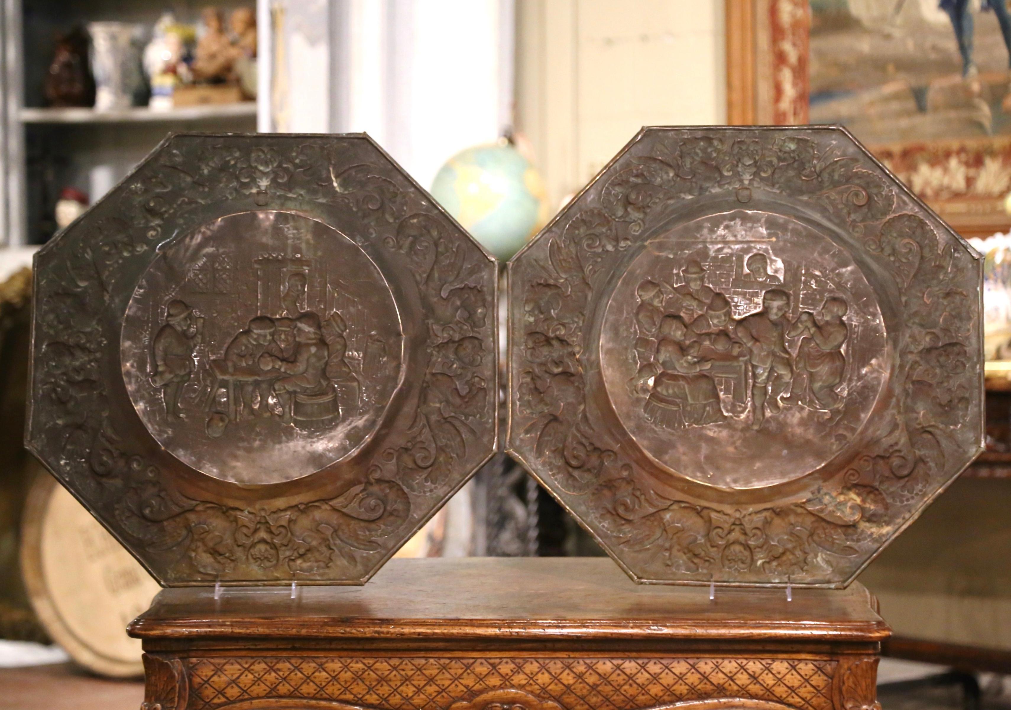 Paar achteckige französische, achteckige, dekorative Repousse-Wandteller aus Kupfer des 19. Jahrhunderts im Angebot 4