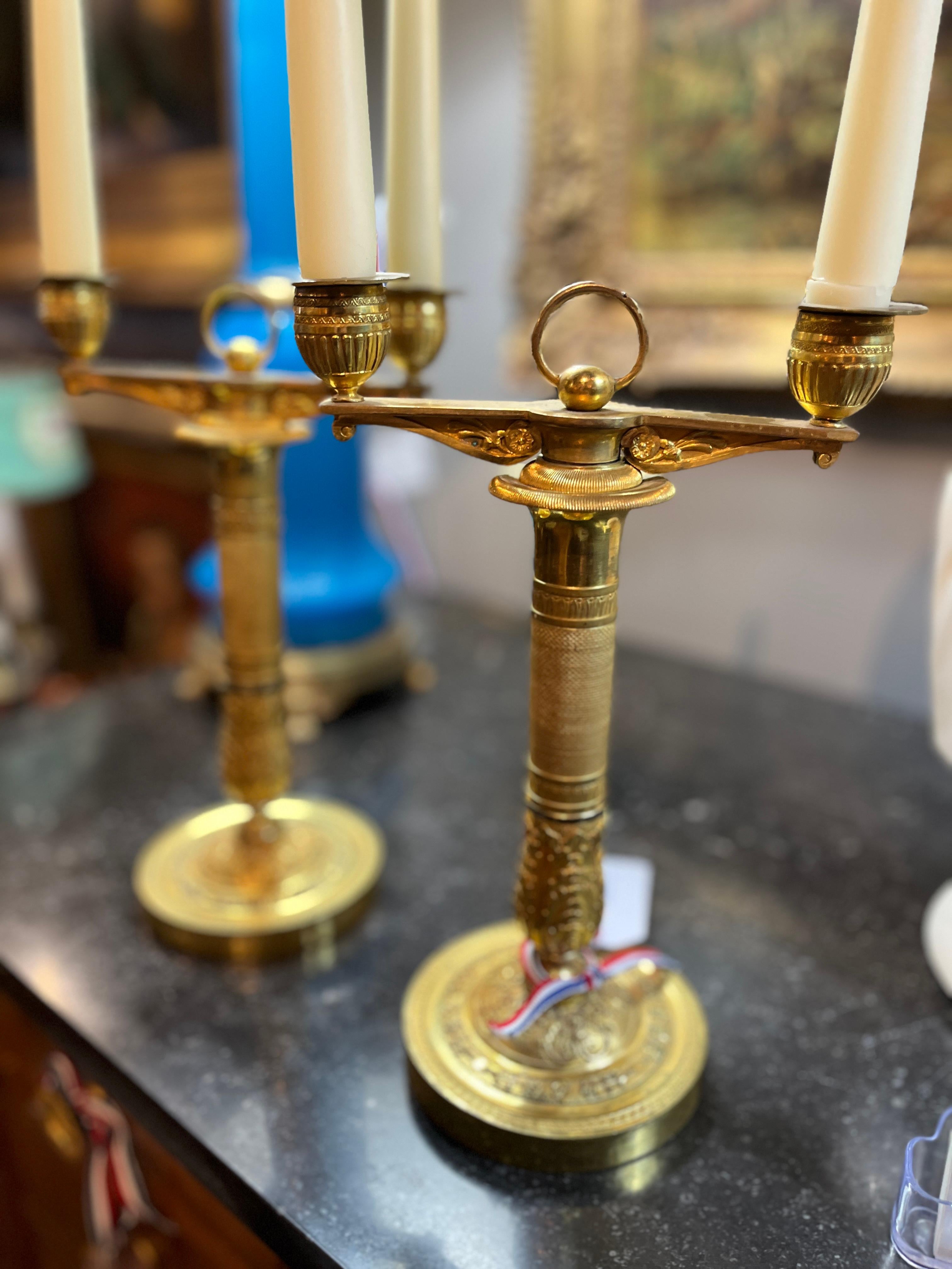 Empire Paire de candélabres en bronze doré du XIXe siècle en vente