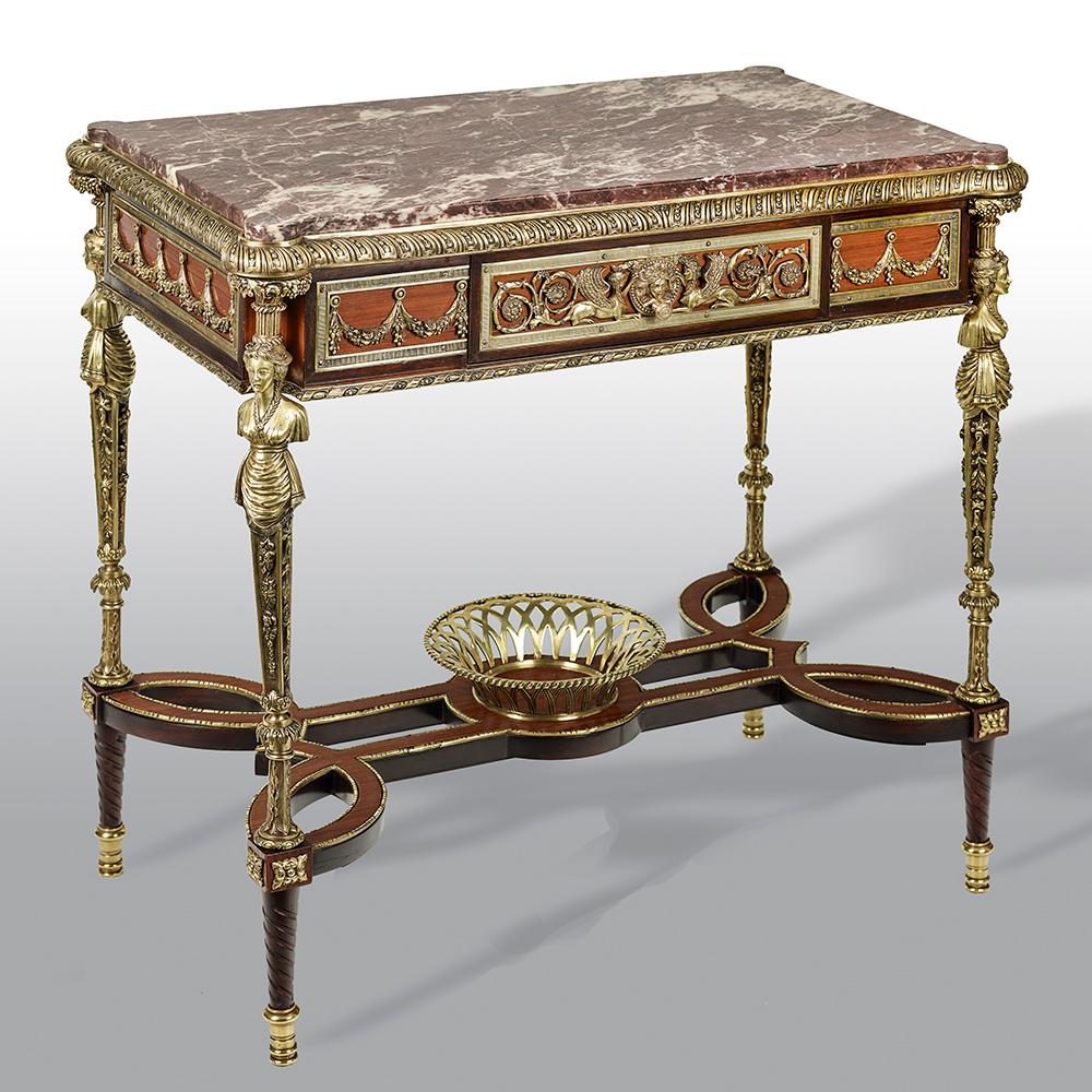 Pair of 19th Century French Ormolu-Mounted Mahogany Table De Milieu In Good Condition In Uckfield, Sussex
