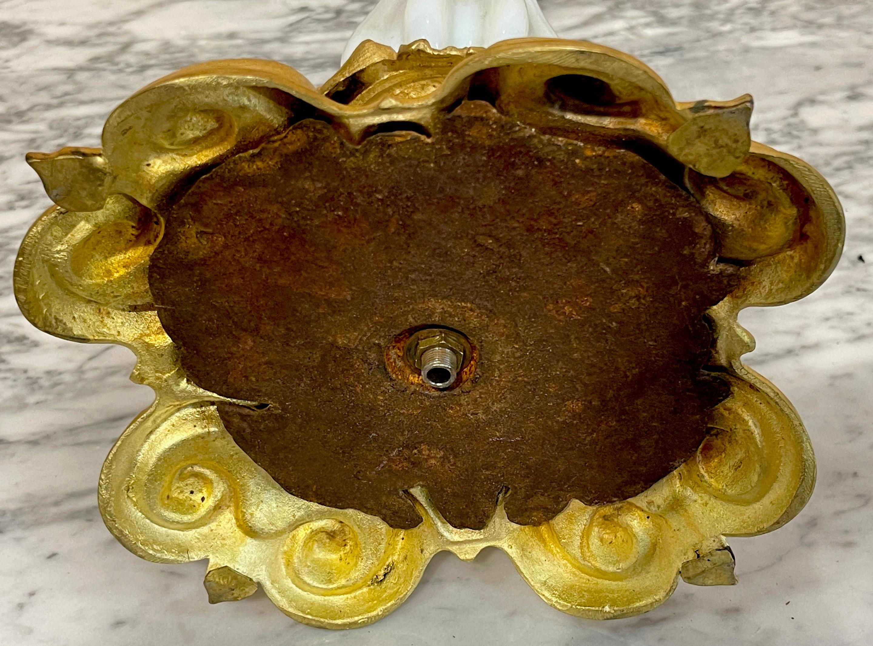 Paar französische Ormolu- und Opaline-Palais Royal-Kandelaber des 19. im Angebot 5