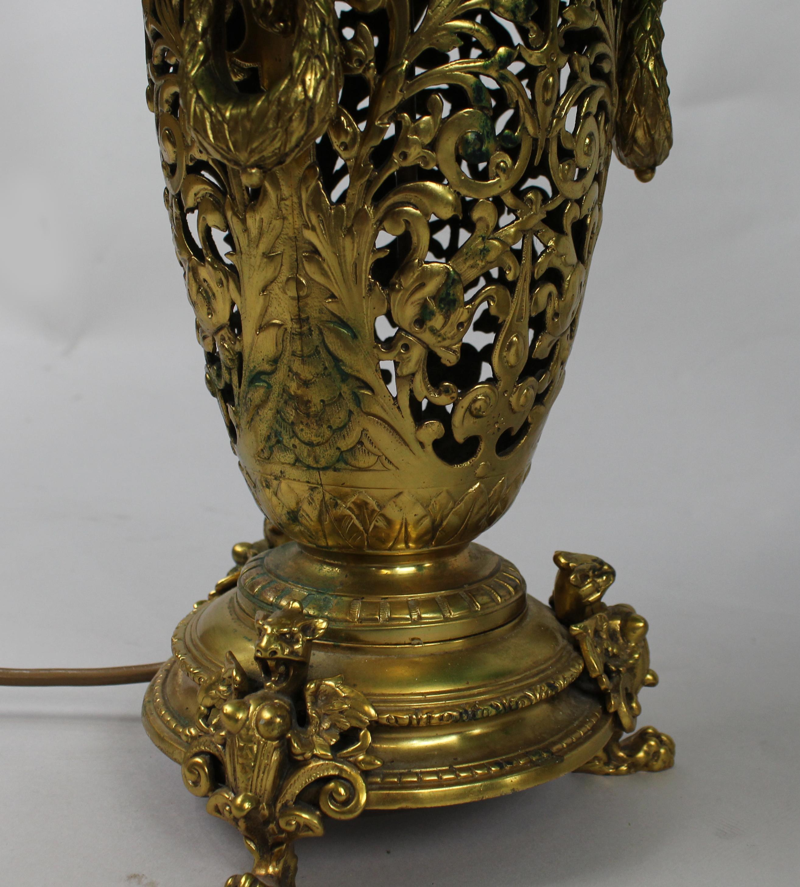 Paire de lampes de table en bronze doré du XIXe siècle en vente 2