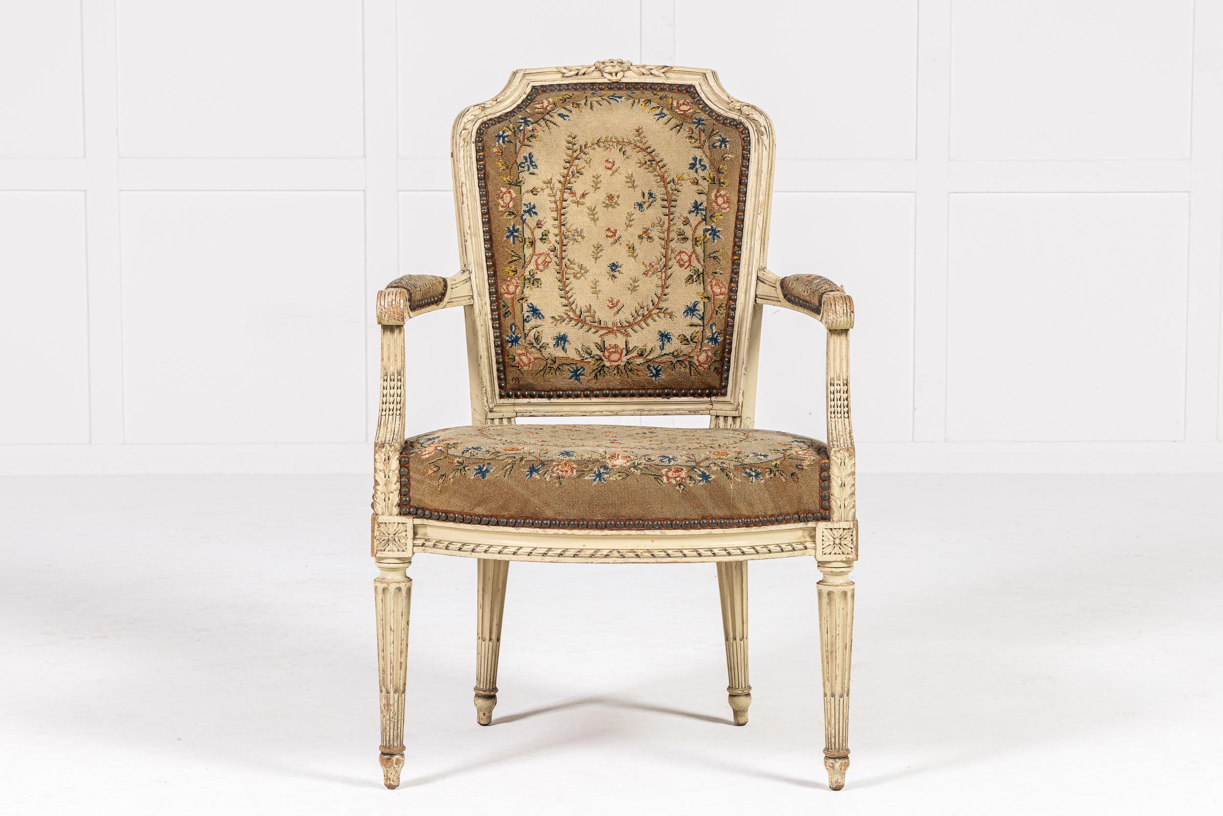 Paire de fauteuils peints français du 19ème siècle Excellent état - En vente à Gloucestershire, GB