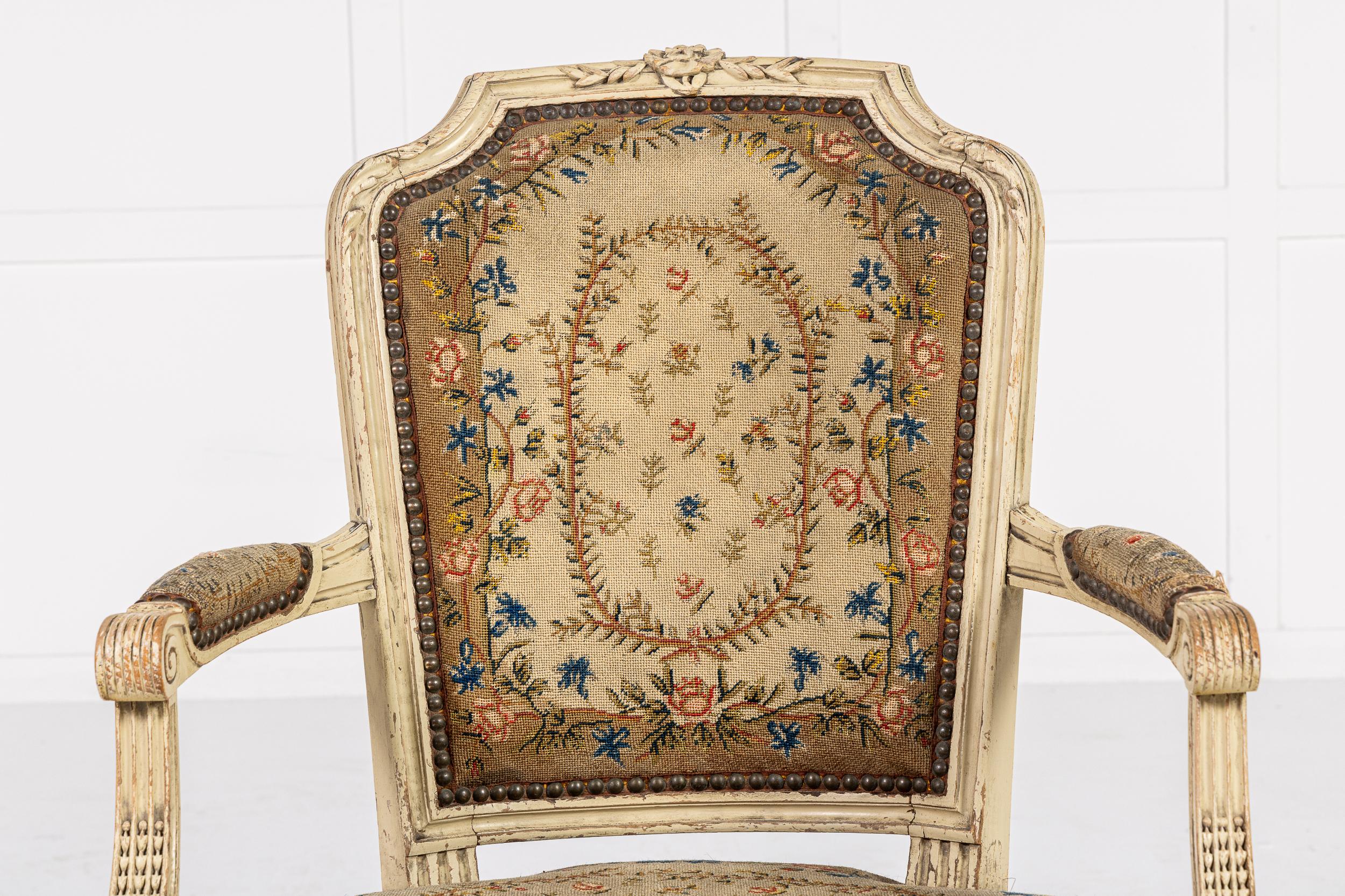 XIXe siècle Paire de fauteuils peints français du 19ème siècle en vente