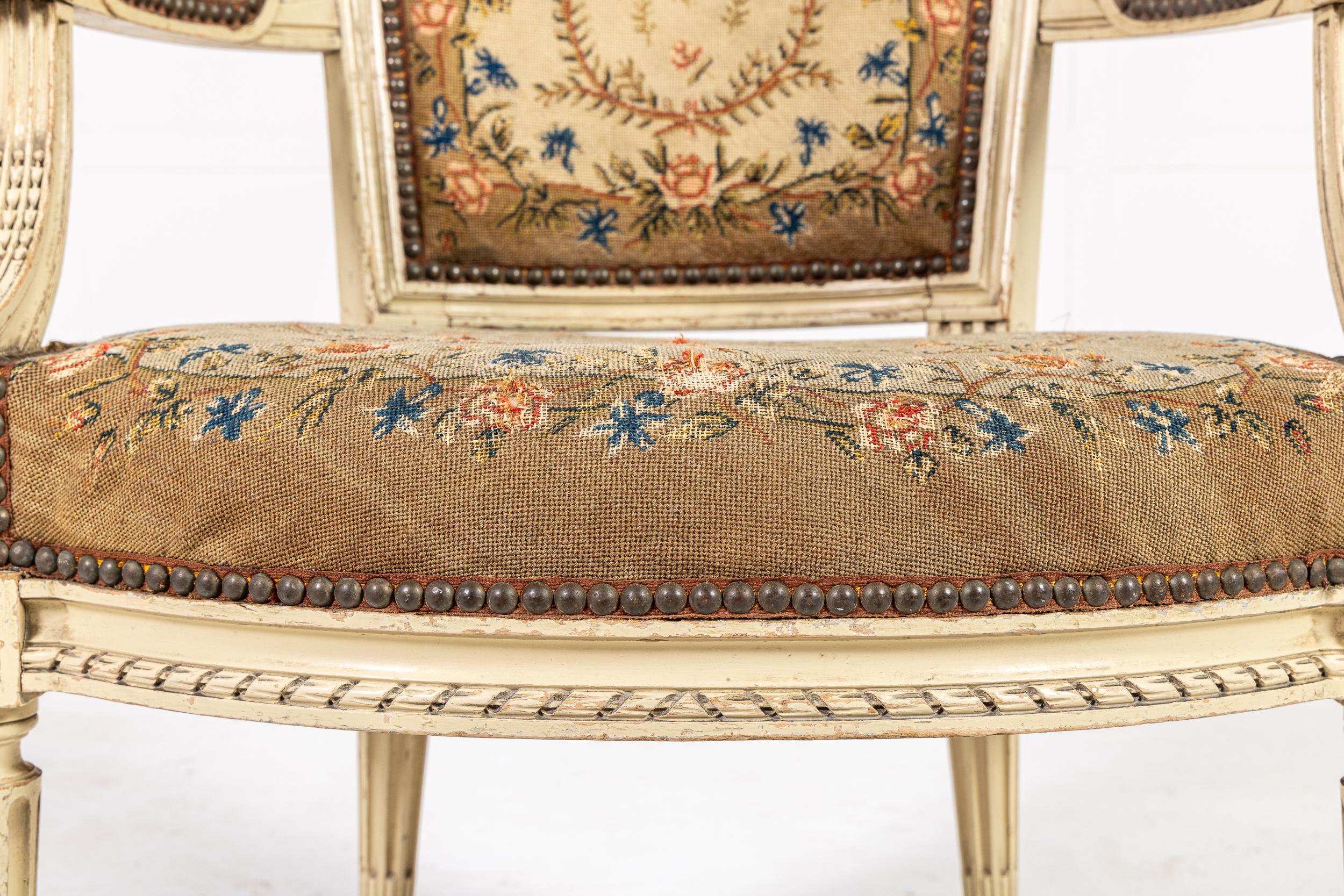 Paire de fauteuils peints français du 19ème siècle en vente 1