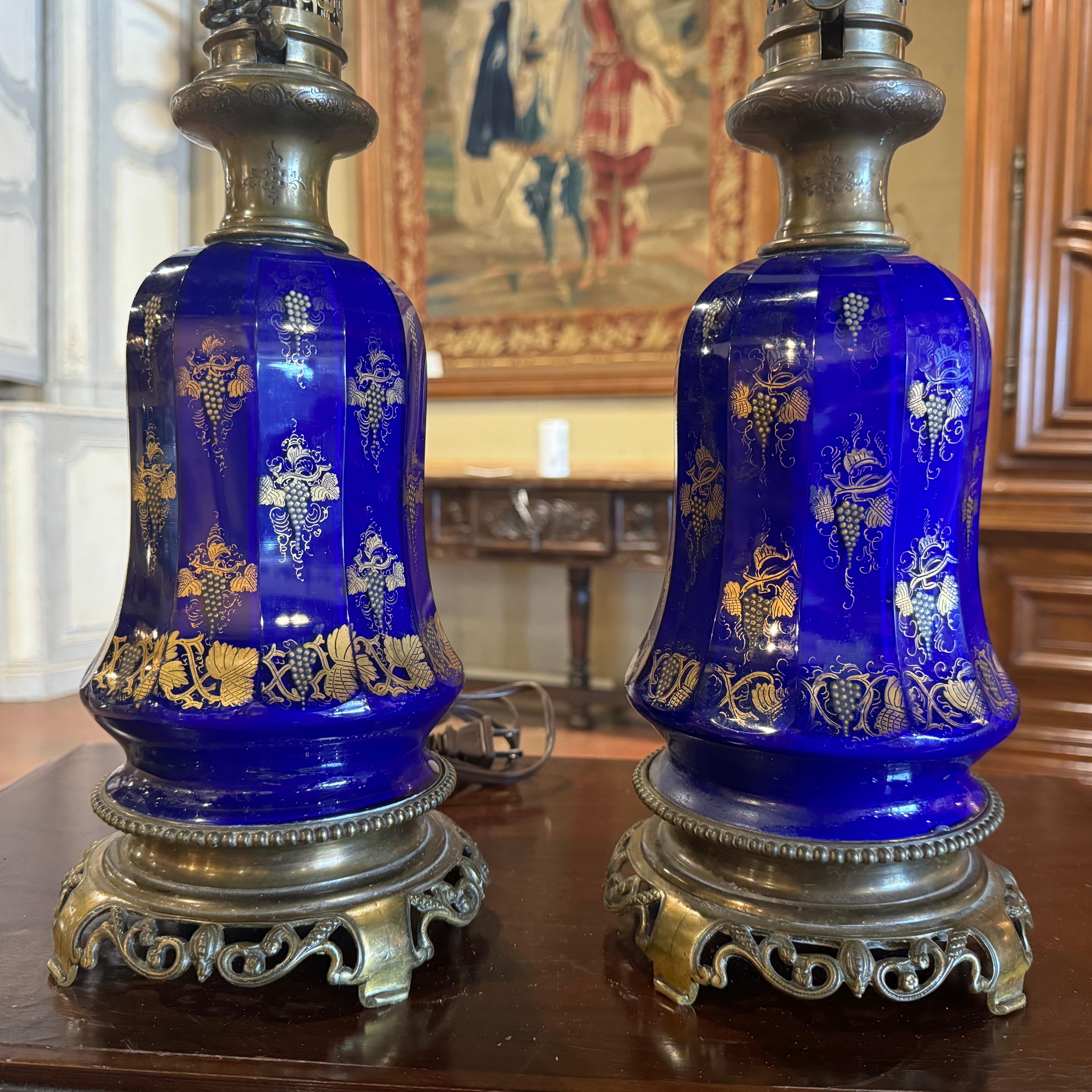 Hand-Painted Pair of 19th Century French Painted Cobalt Blue Glass & Brass Table Oil Lamps For Sale