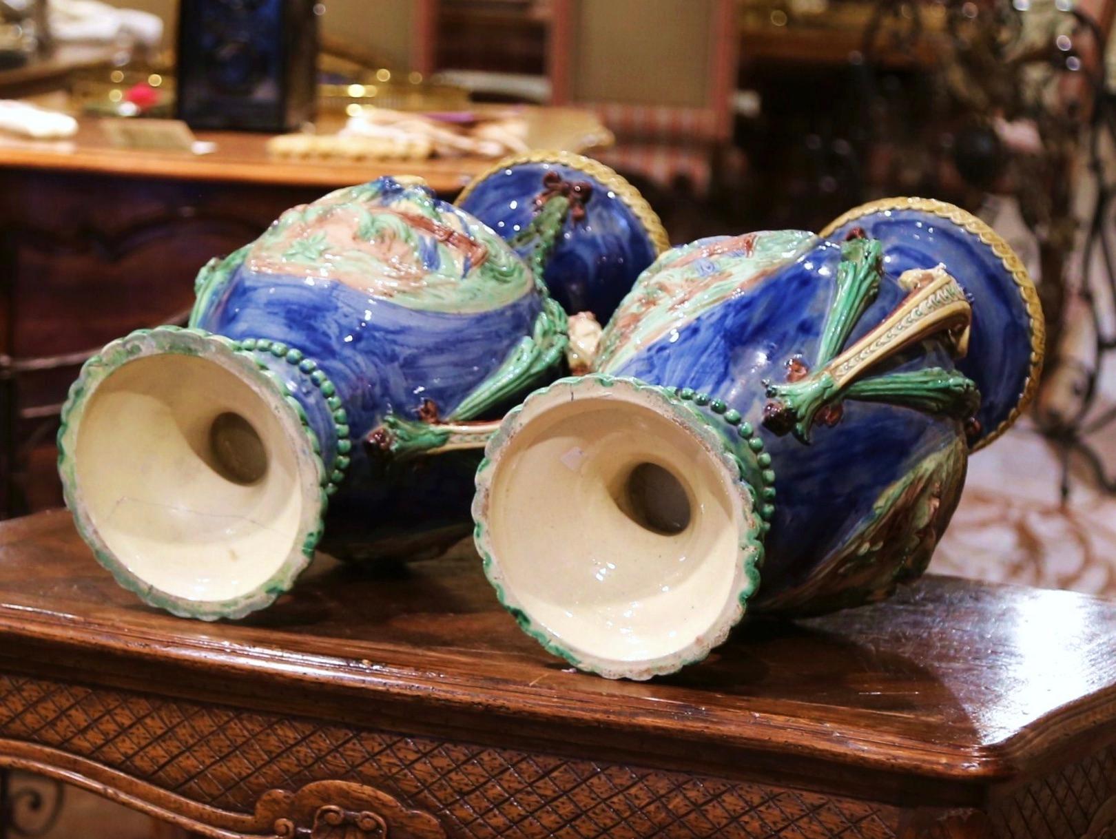 Paire de vases barbotine en faïence peinte du XIXe siècle de Thomas Sergent 2