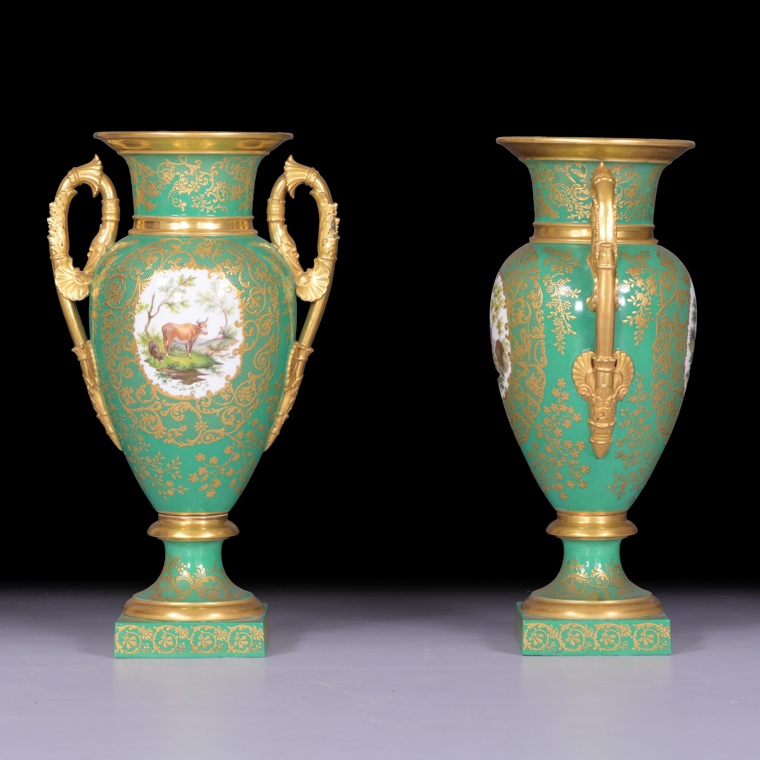 Paar französische Pariser Vasen des 19. Jahrhunderts (Französisch) im Angebot