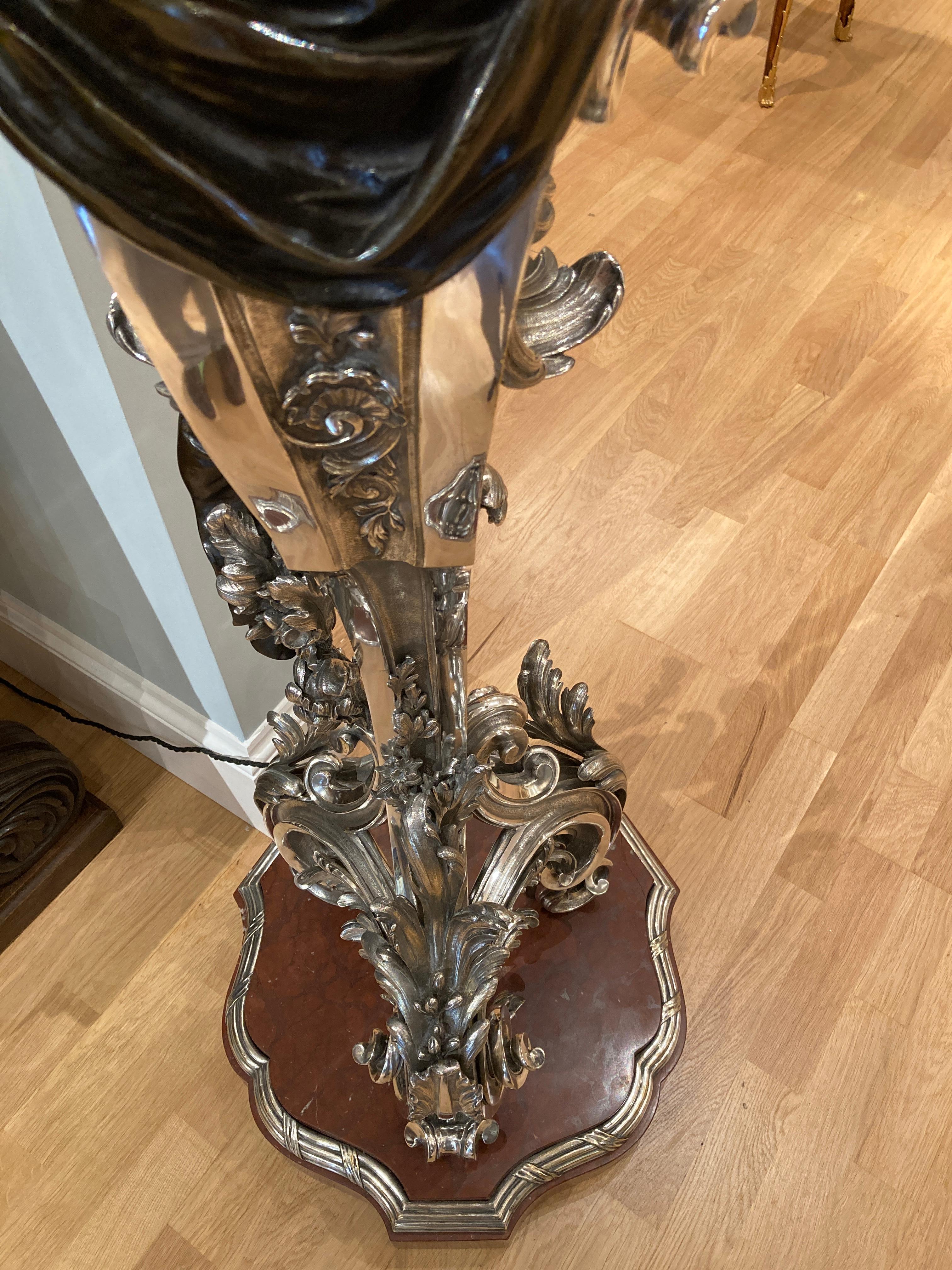Coppia di lampade da terra Torchères in bronzo patinato e argentato francesi del XIX secolo in vendita 6