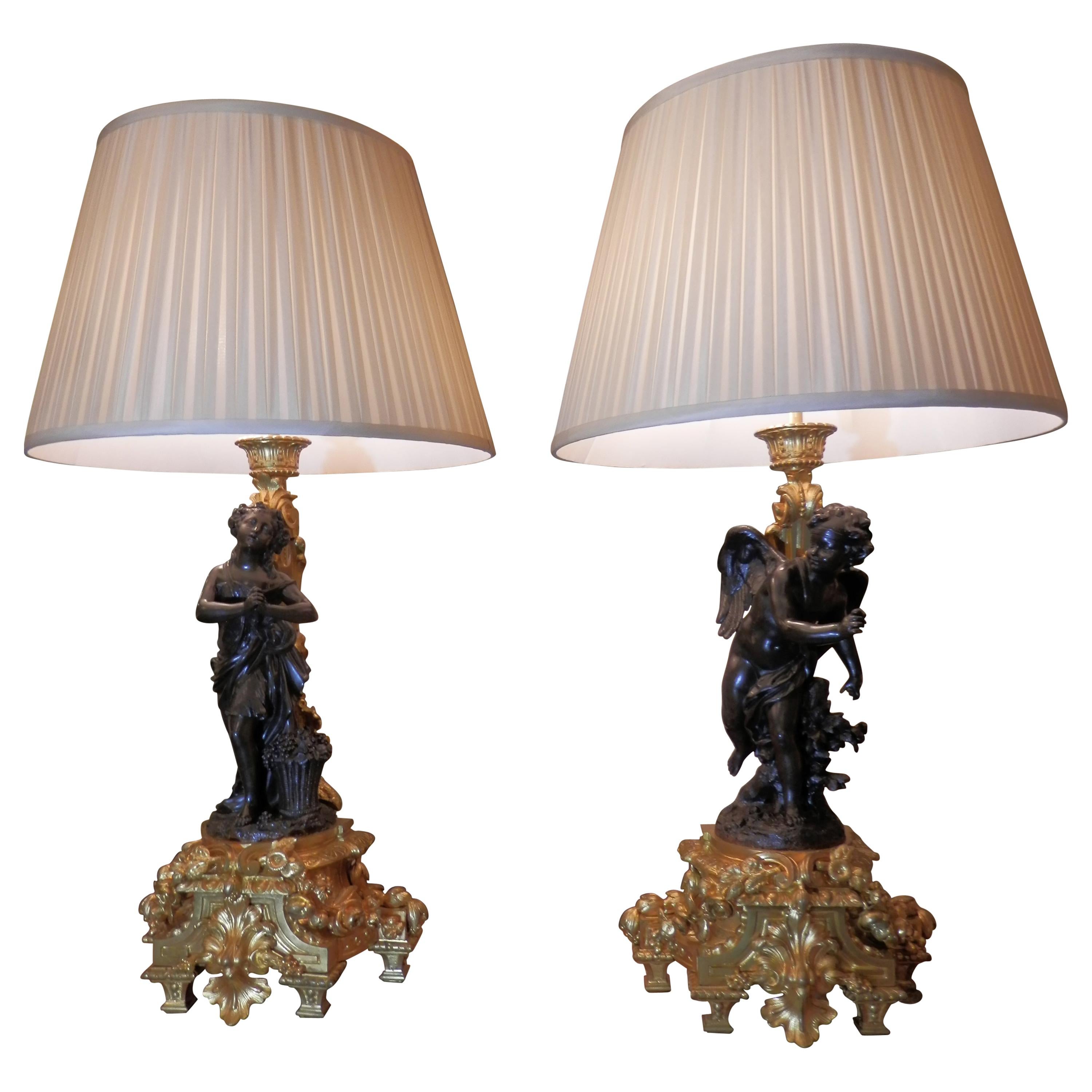 Paire de lampes figuratives françaises du 19ème siècle en bronze patiné et bronze doré