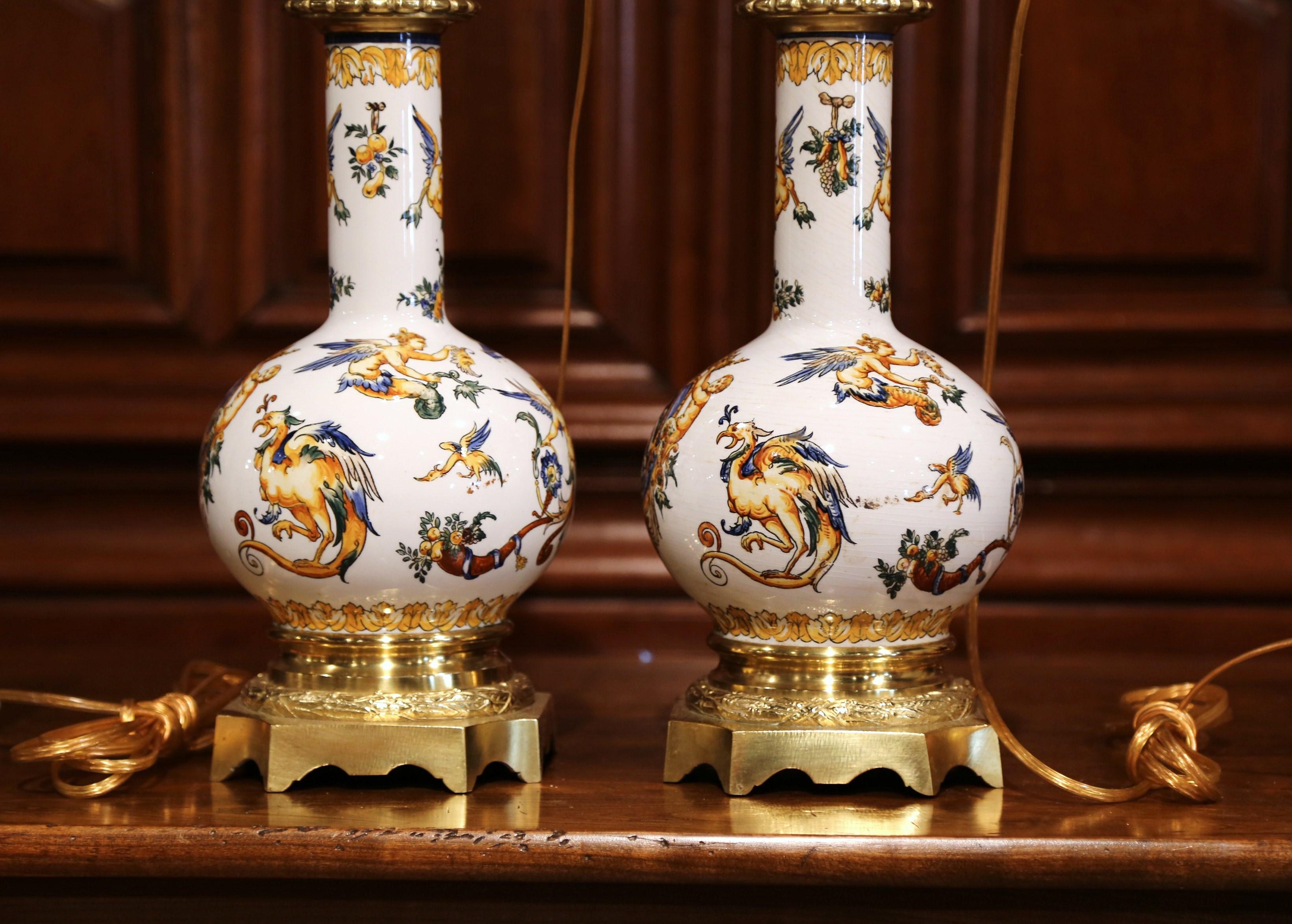 Paire de lampes à huile de Gien en porcelaine, bronze et verre taillé, datant du 19ème siècle en vente 6