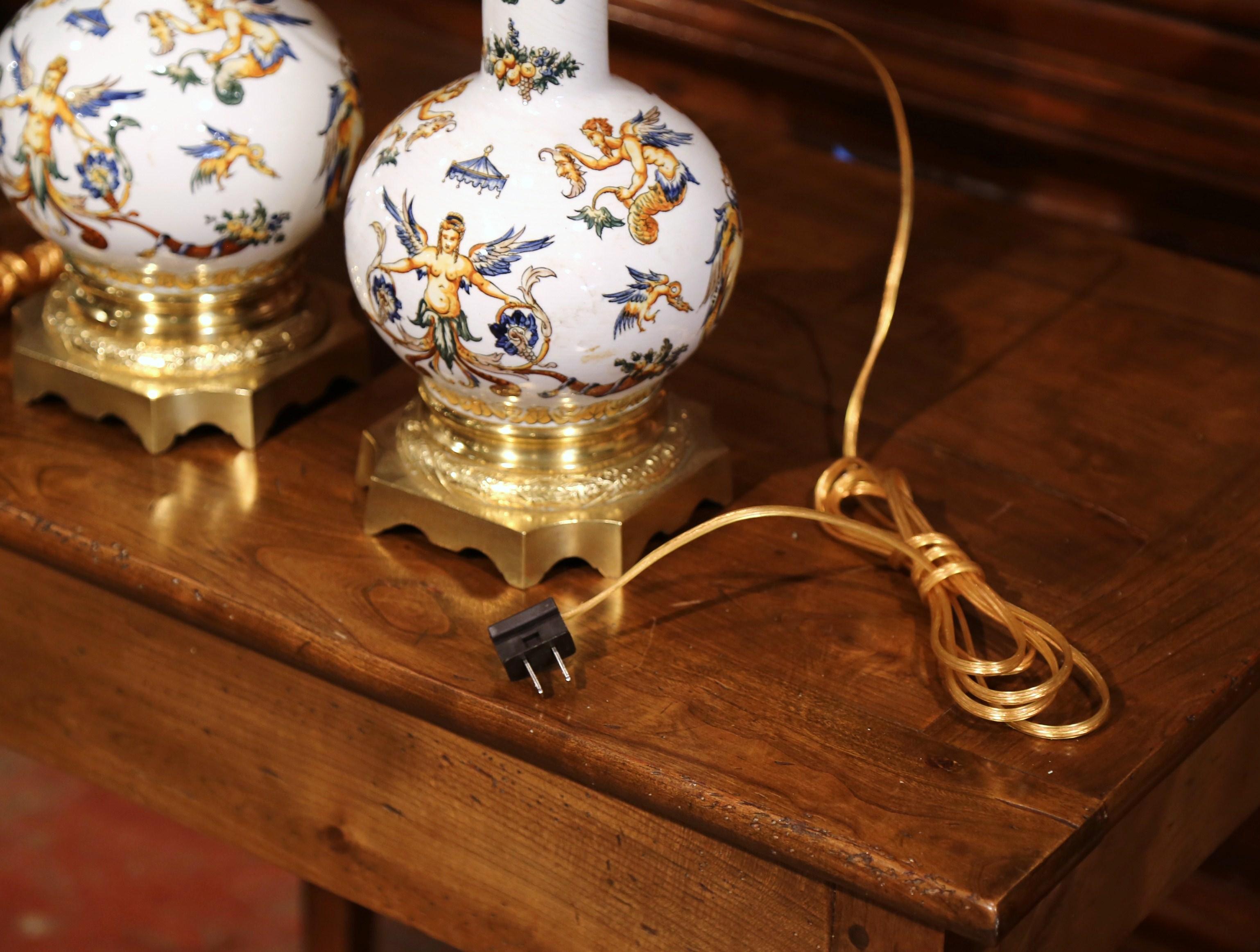 Paire de lampes à huile de Gien en porcelaine, bronze et verre taillé, datant du 19ème siècle en vente 9