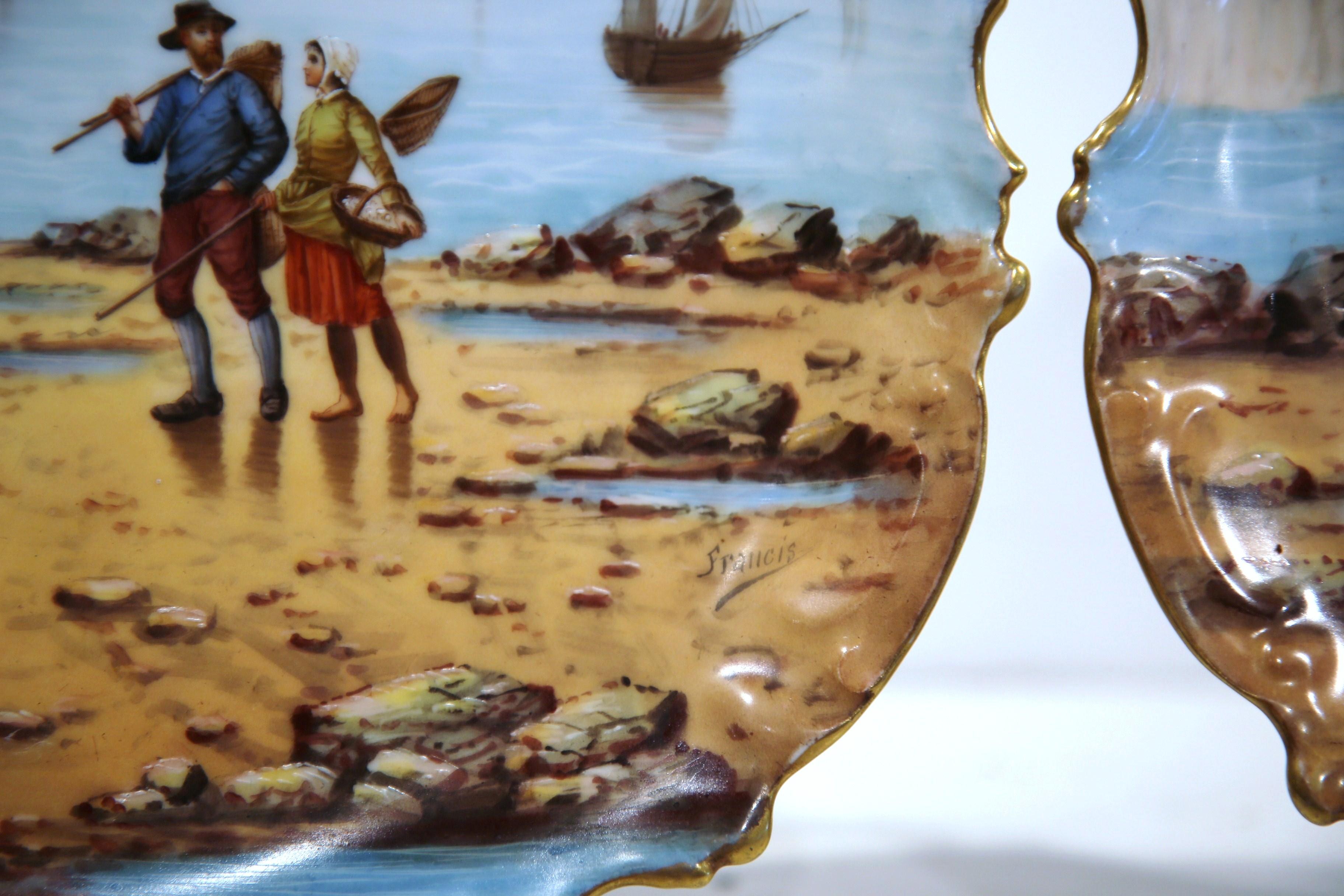 Pareja de Platos de Pared de Porcelana Francesa del Siglo XIX con Escenas de Pesca Firmados Francis en Excelente estado para la venta en Dallas, TX
