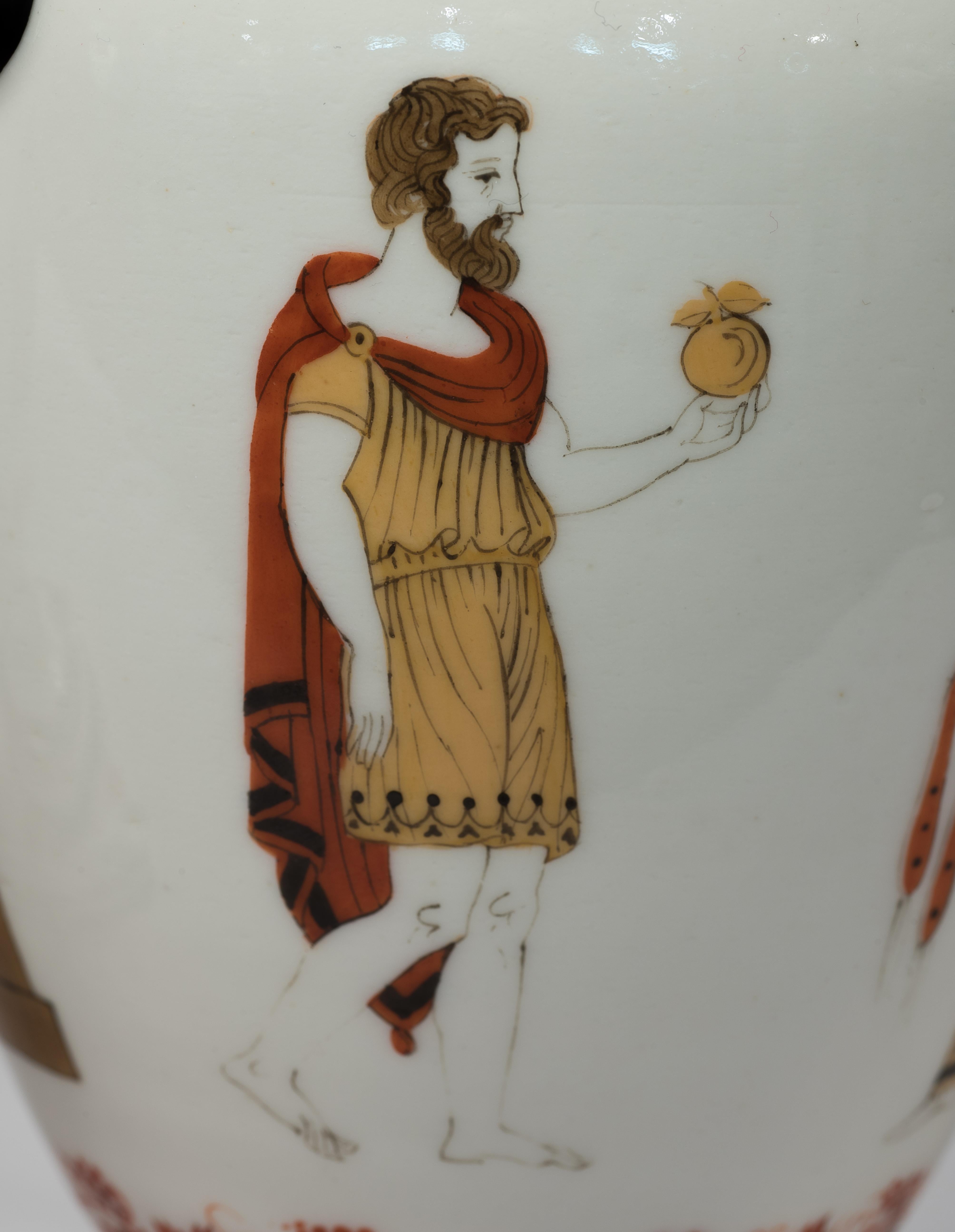 Coppia di vasi in porcellana francese del XIX secolo in stile greco-rinascimentale in vendita 1