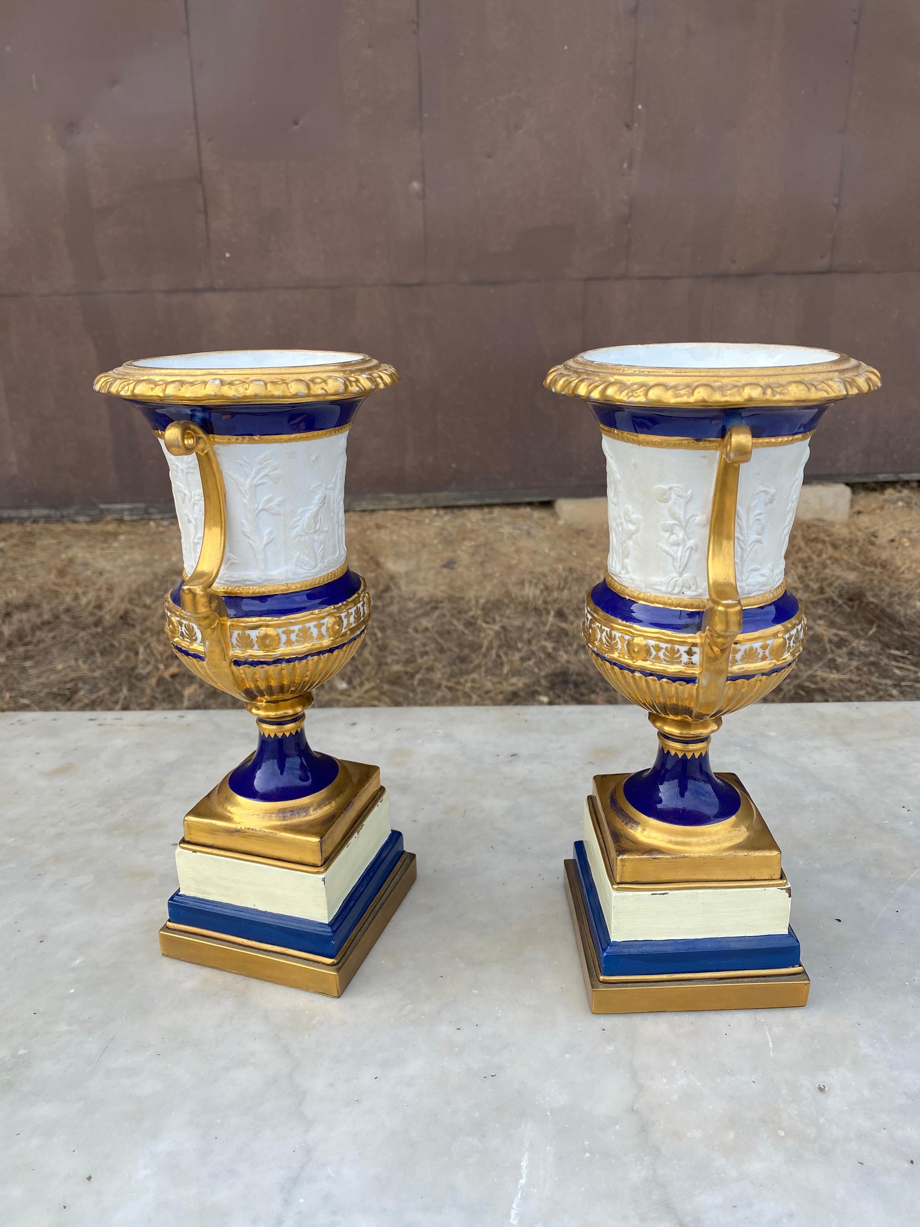 Pair of 19th Century French Porcelain Urns with Neoclassical Scenes For Sale 3
