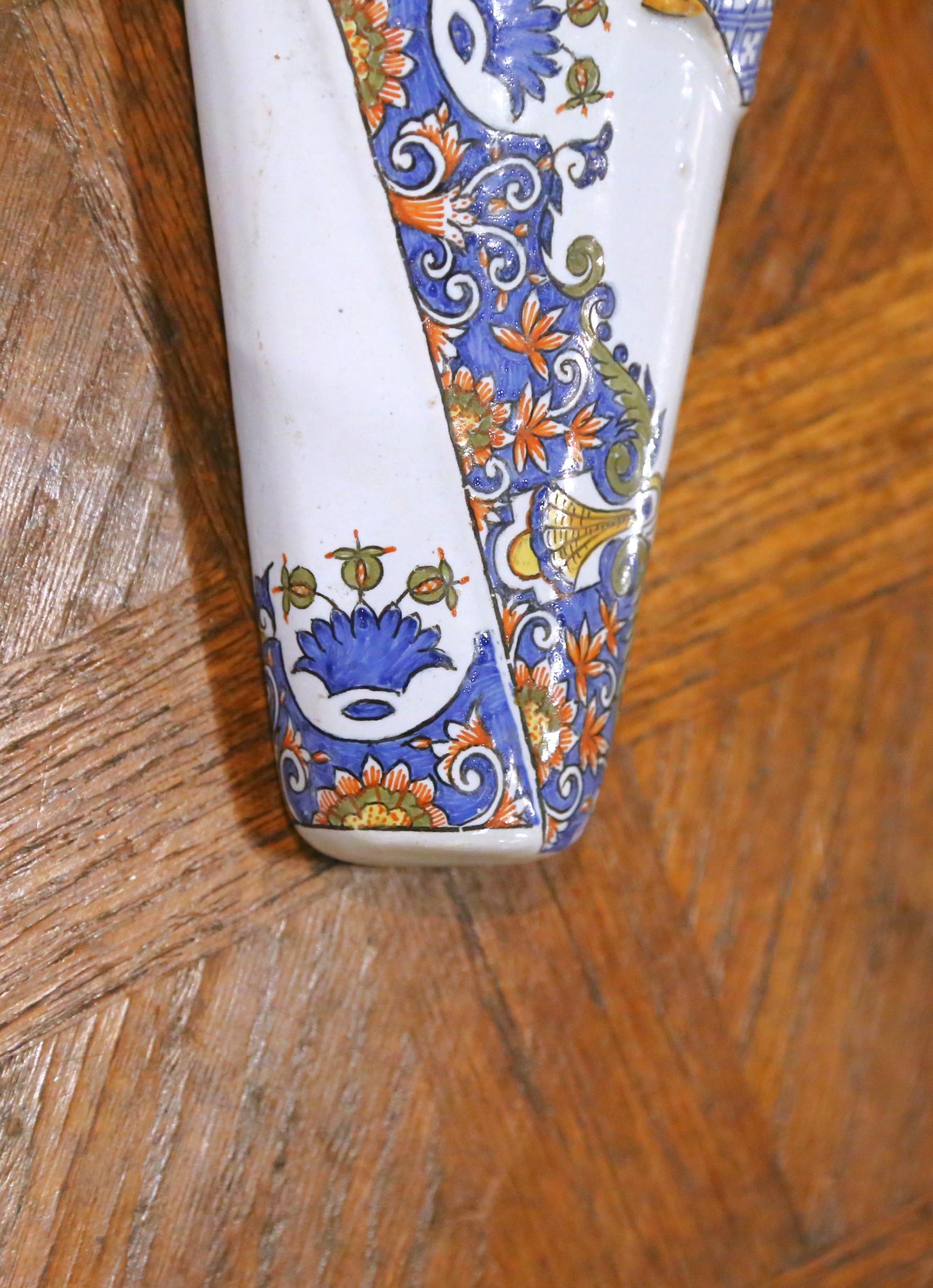 Pair of 19th Century French Porquier-Beau Quimper Faience Wall Vases For Sale 6